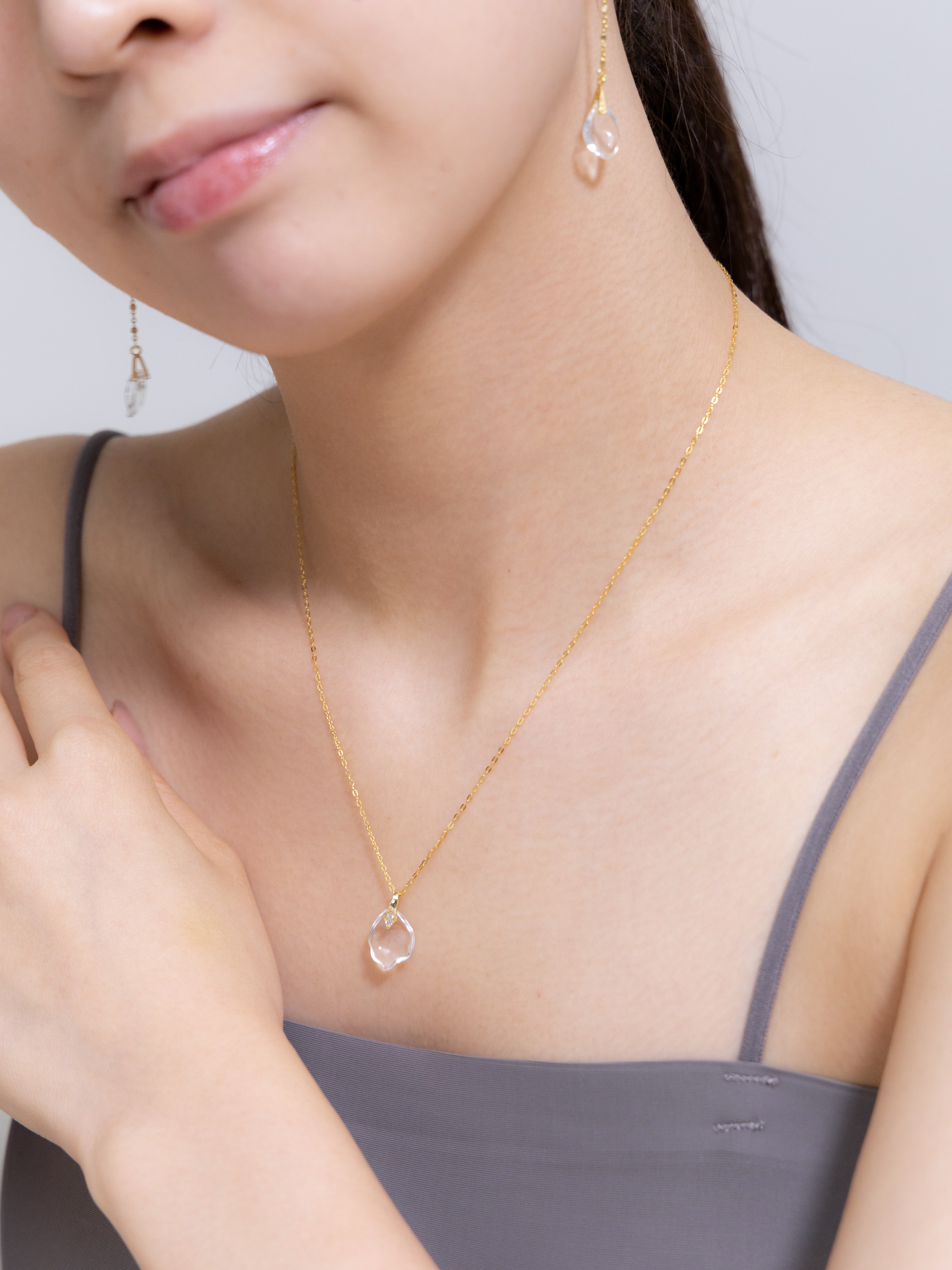 【ギフトに】水晶花びら ピアス・ネックレスセット | 大人可愛い 職人手作り