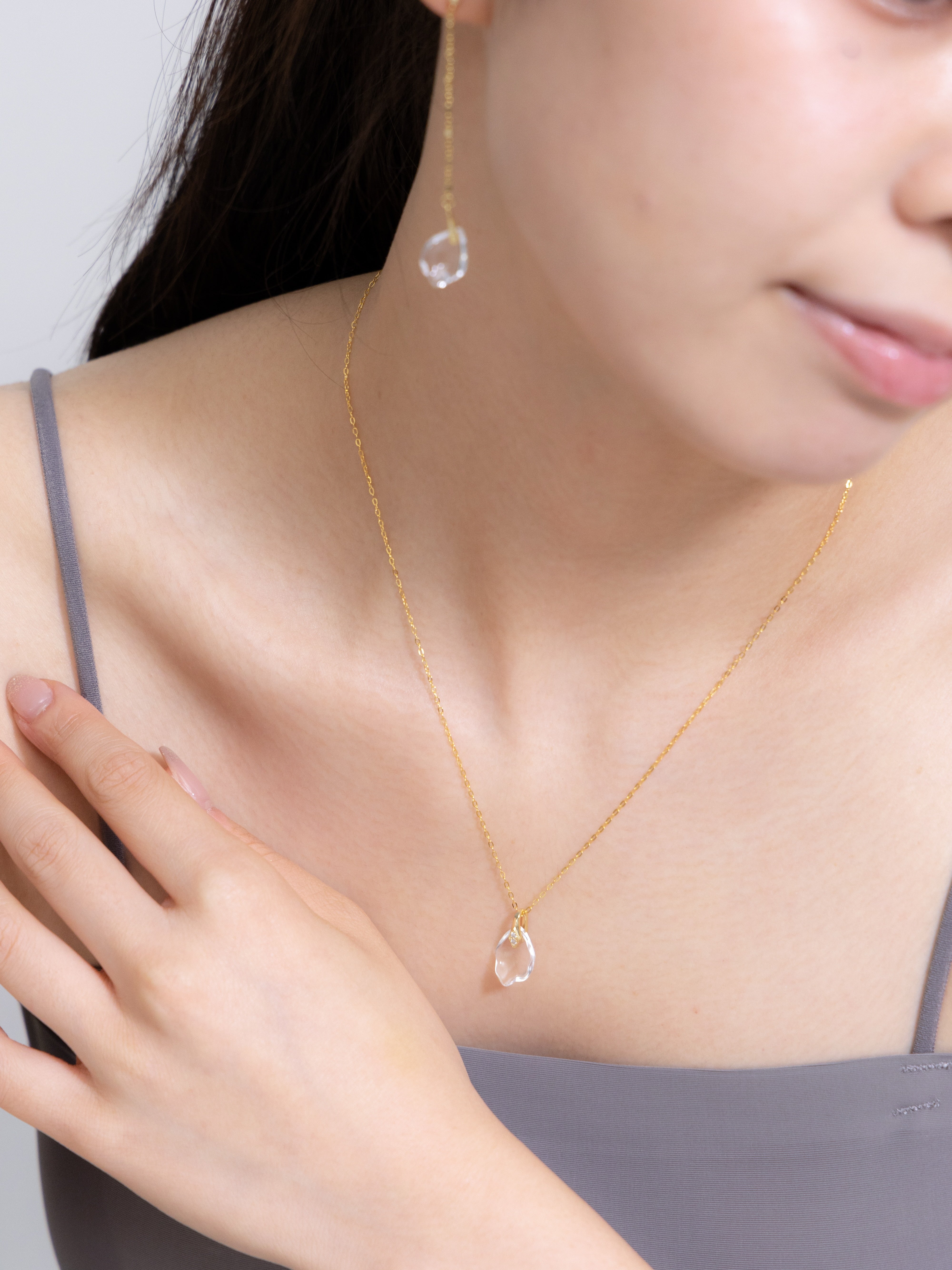 【ギフトに】水晶花びら ピアス・ネックレスセット | 大人可愛い 職人手作り