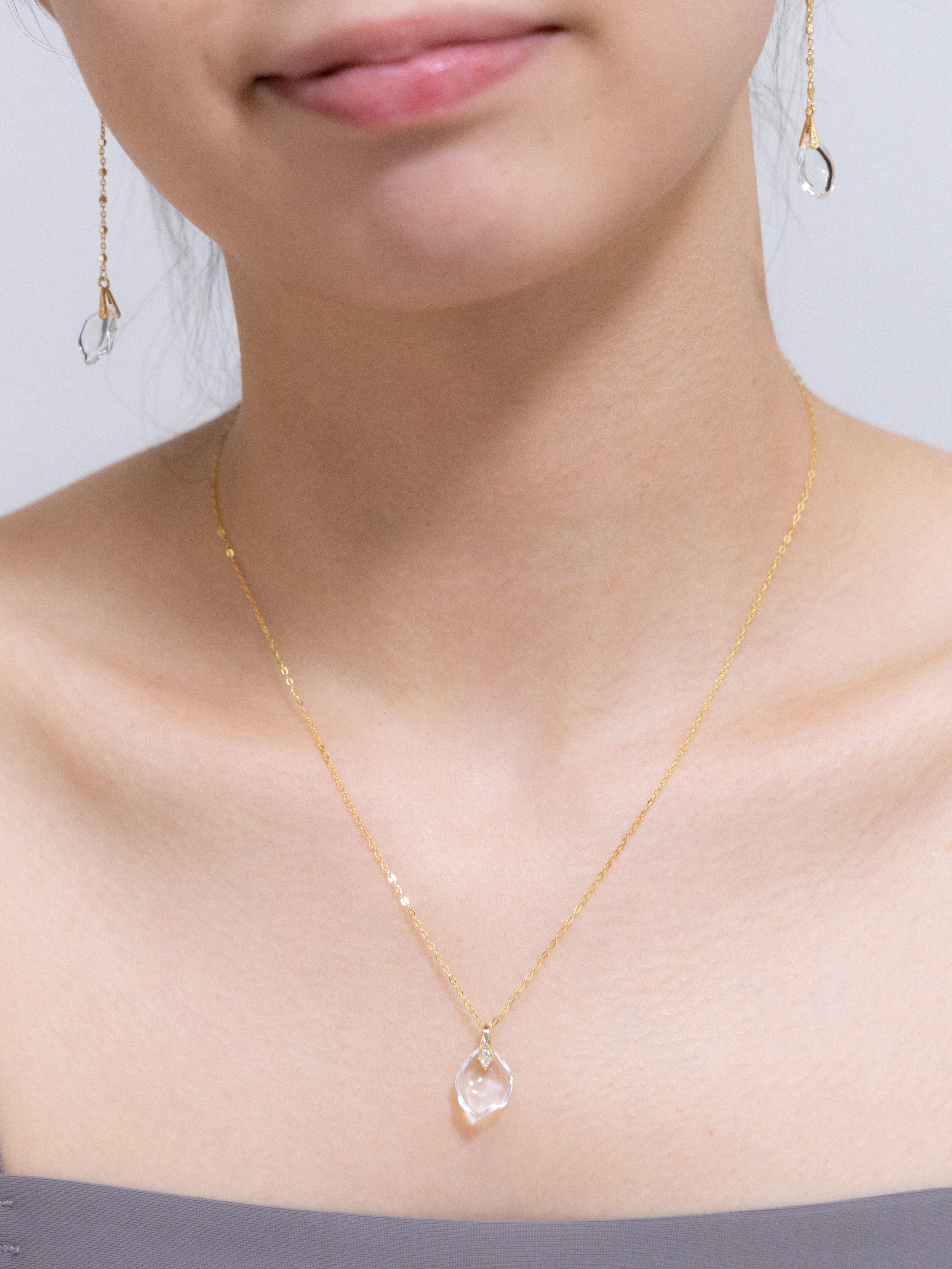 【ギフトに】水晶花びら ピアス・ネックレスセット | 大人可愛い 職人手作り