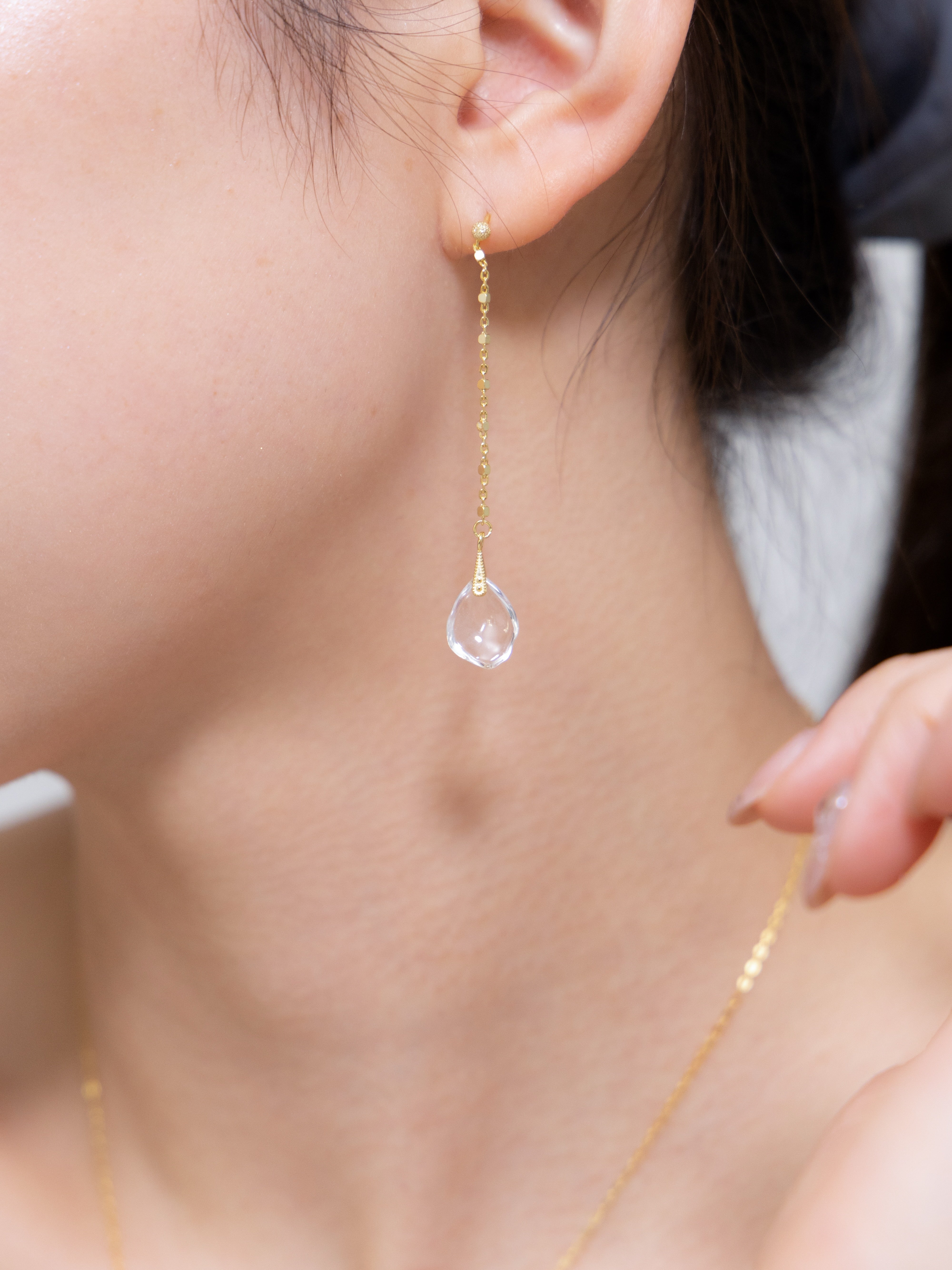 【ギフトに】水晶花びら ピアス・ネックレスセット | 大人可愛い 職人手作り