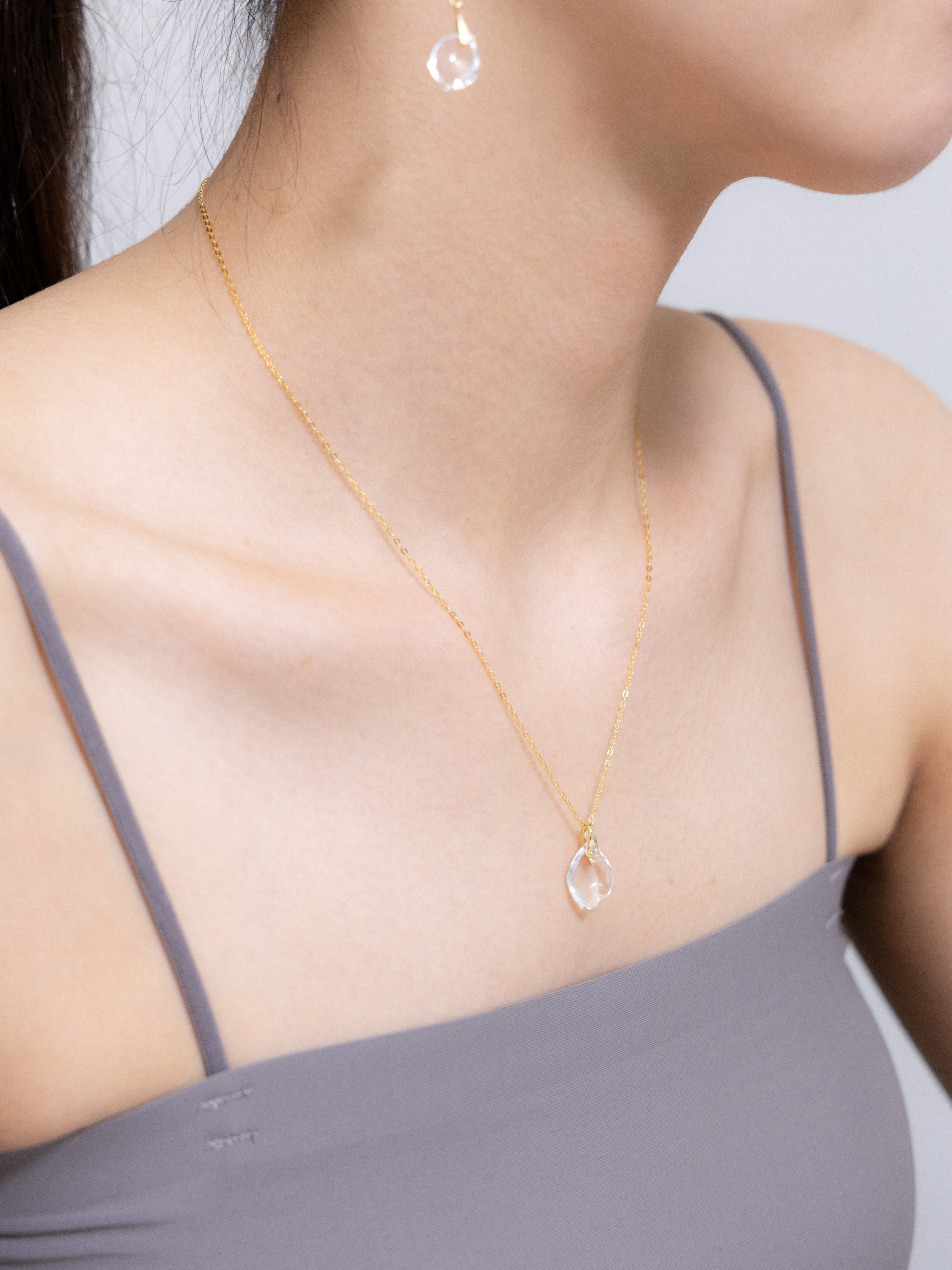 【ギフトに】水晶花びら ピアス・ネックレスセット | 大人可愛い 職人手作り