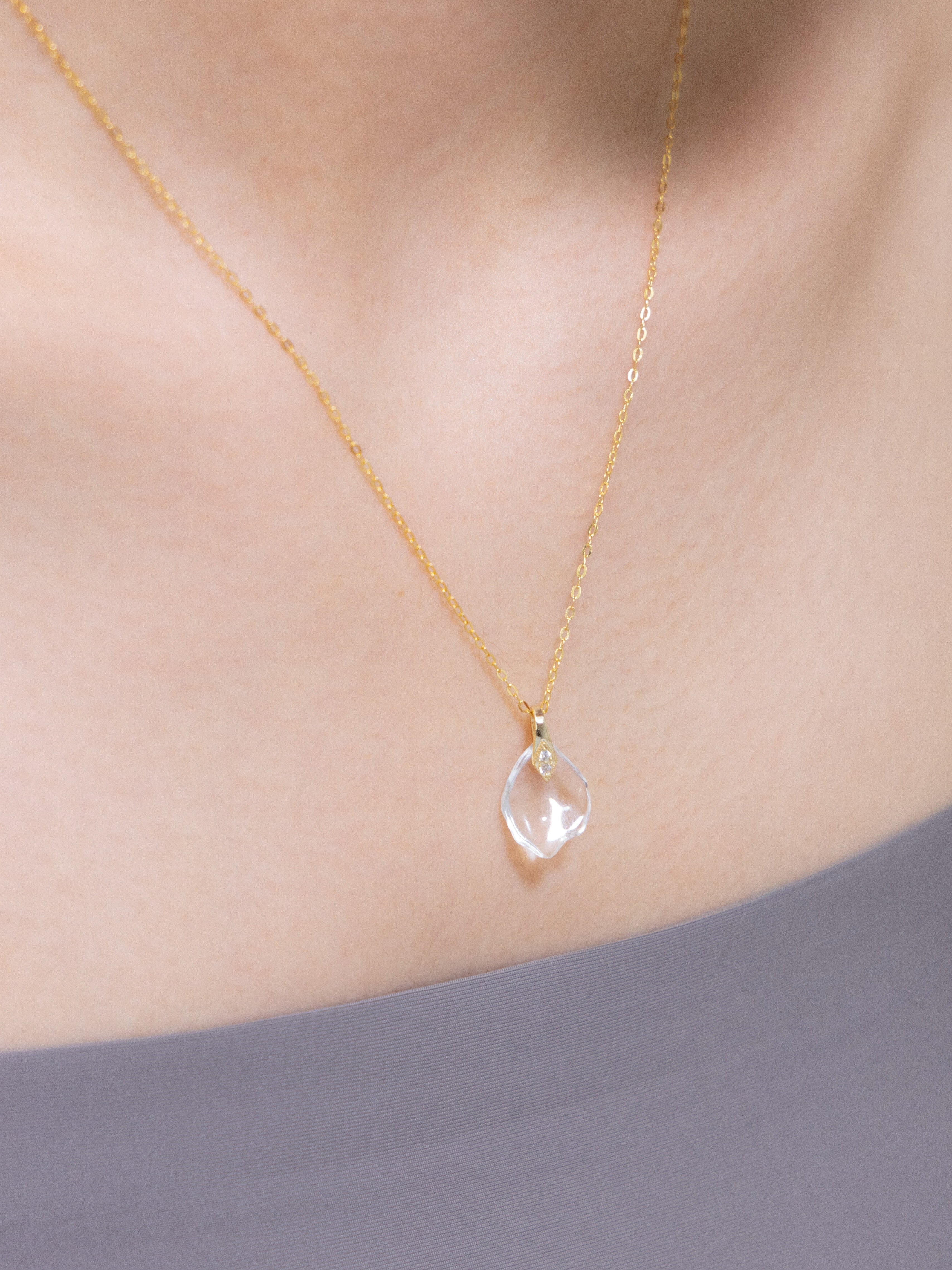 【ギフトに】水晶花びら ピアス・ネックレスセット | 大人可愛い 職人手作り