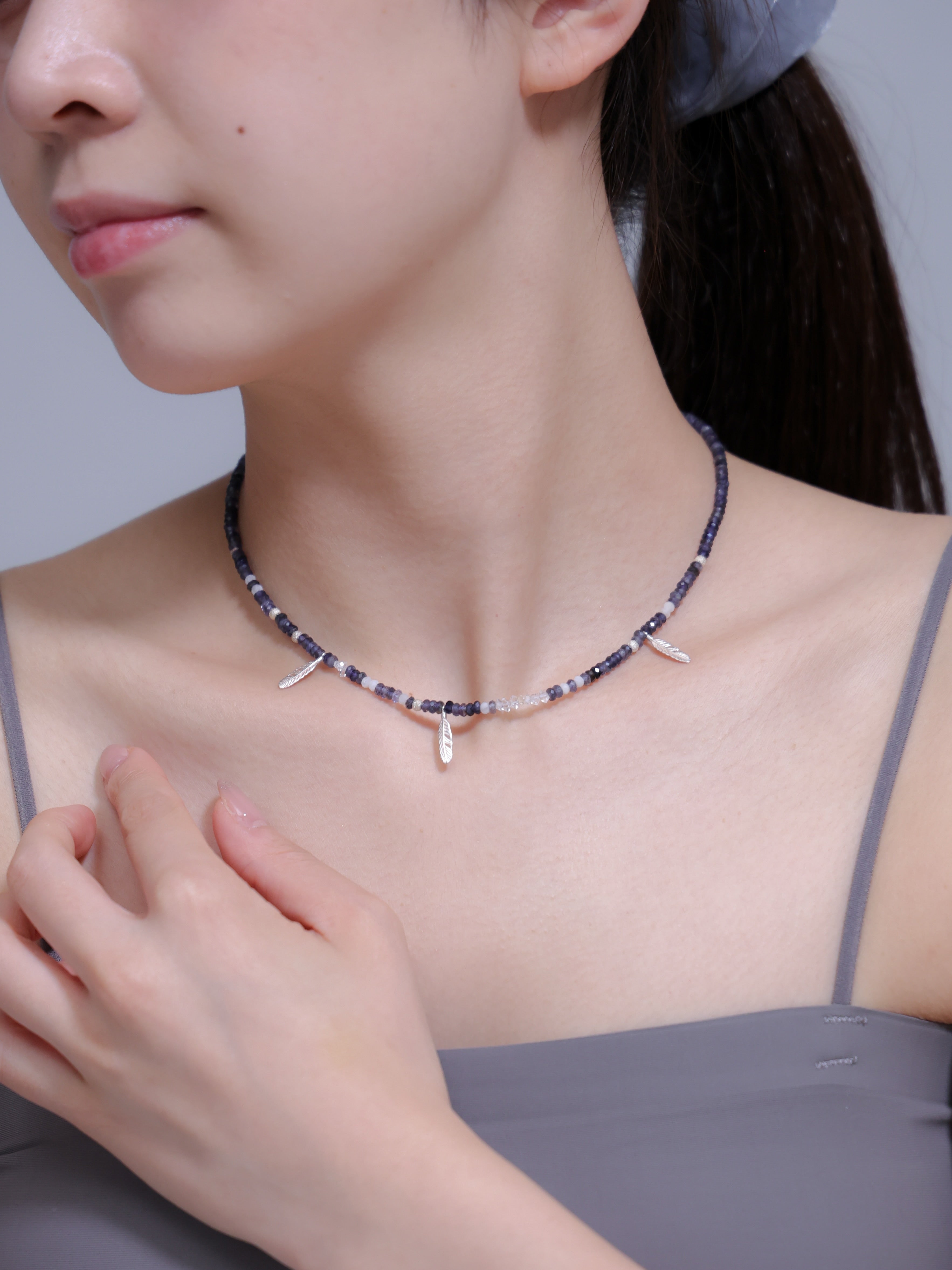 【9月 誕生石】アイオライト ネックレス | 華奢 フェザーチャーム SV925