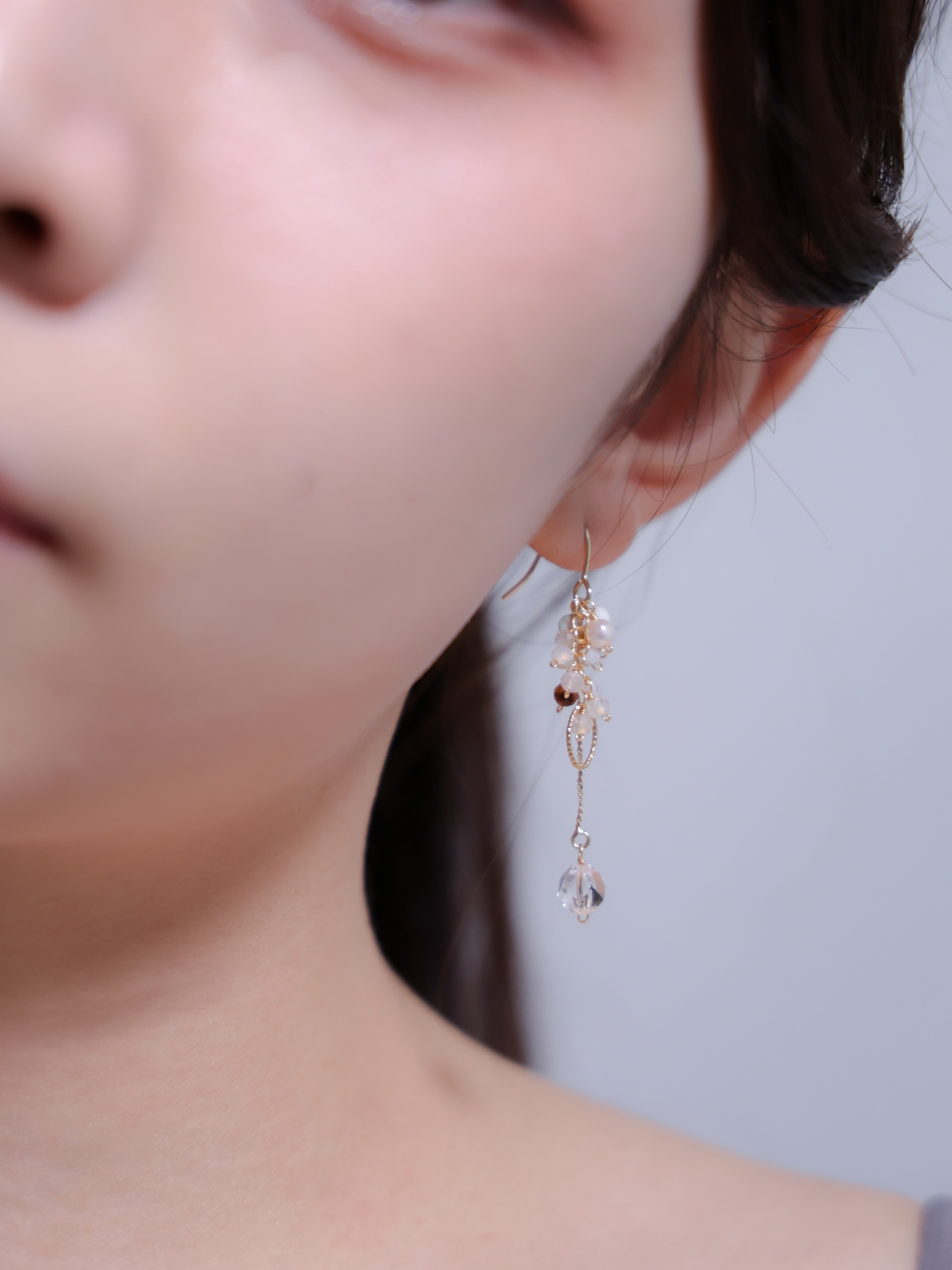 透明ビジューで清楚な大人コーデきれいめピアス