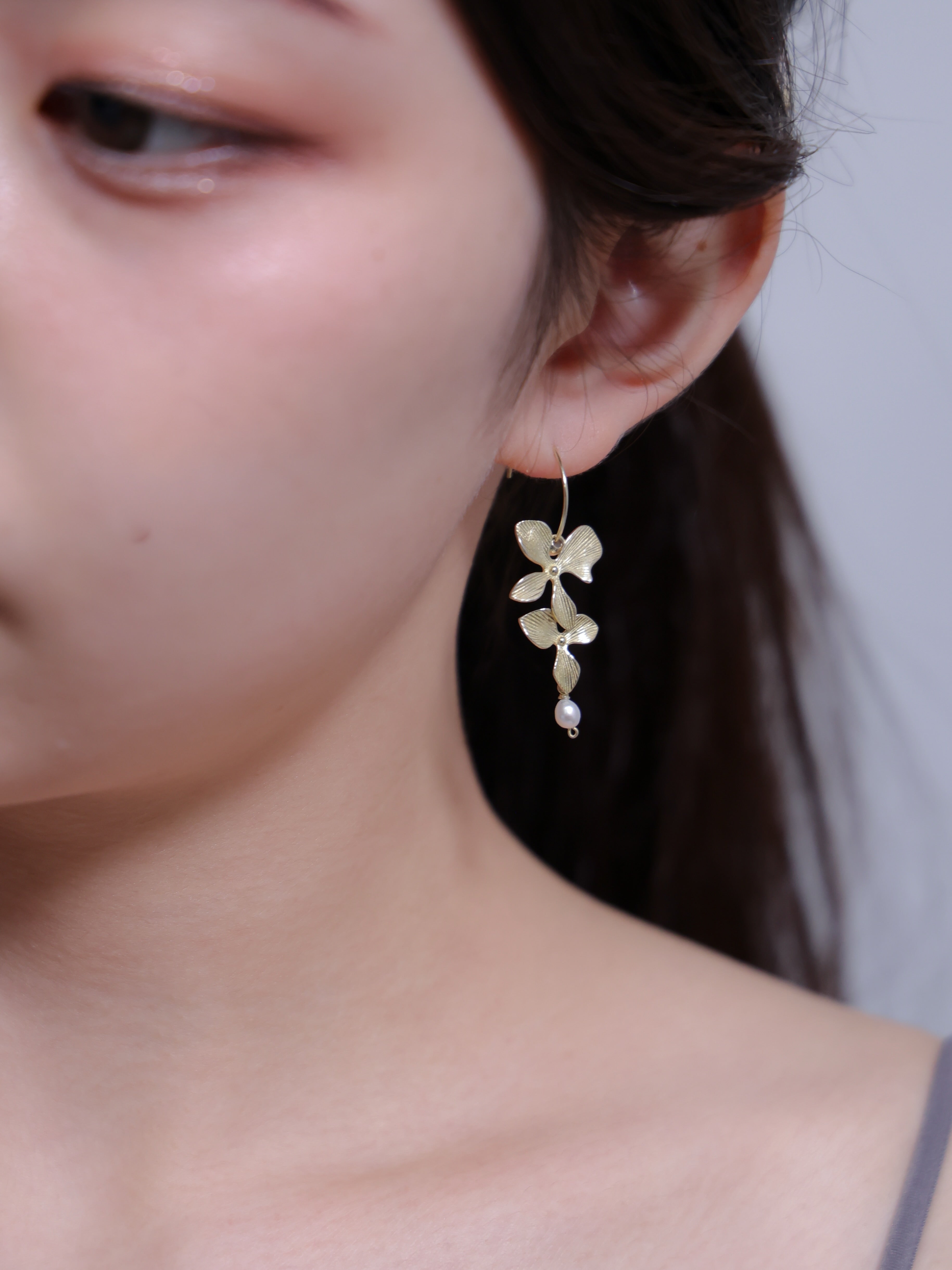 白銀の華やぎ ピアス 花 揺れる