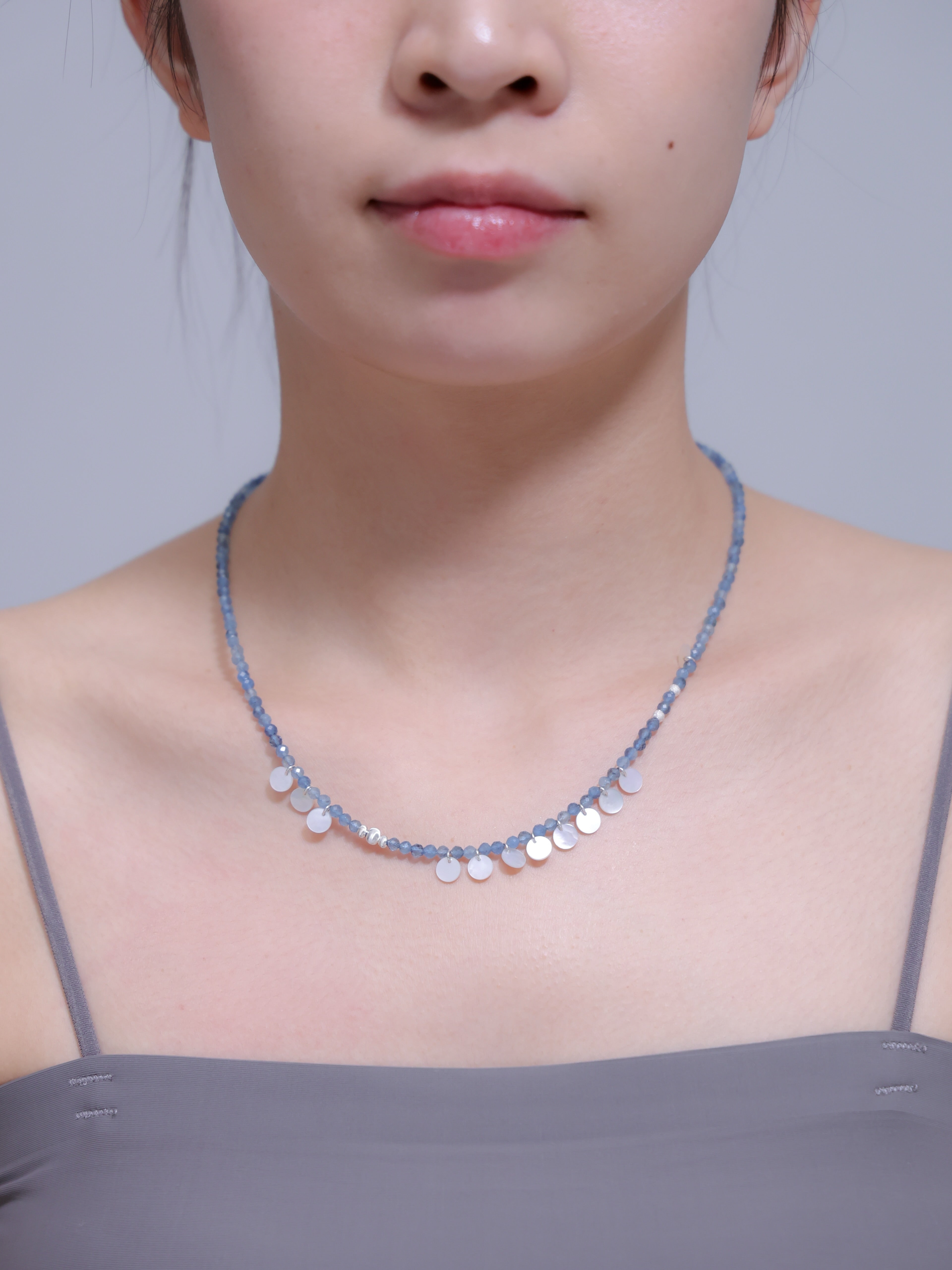 【6月 誕生石】カイヤナイト 白蝶貝 ネックレス | 華奢 上品 シェルチャーム