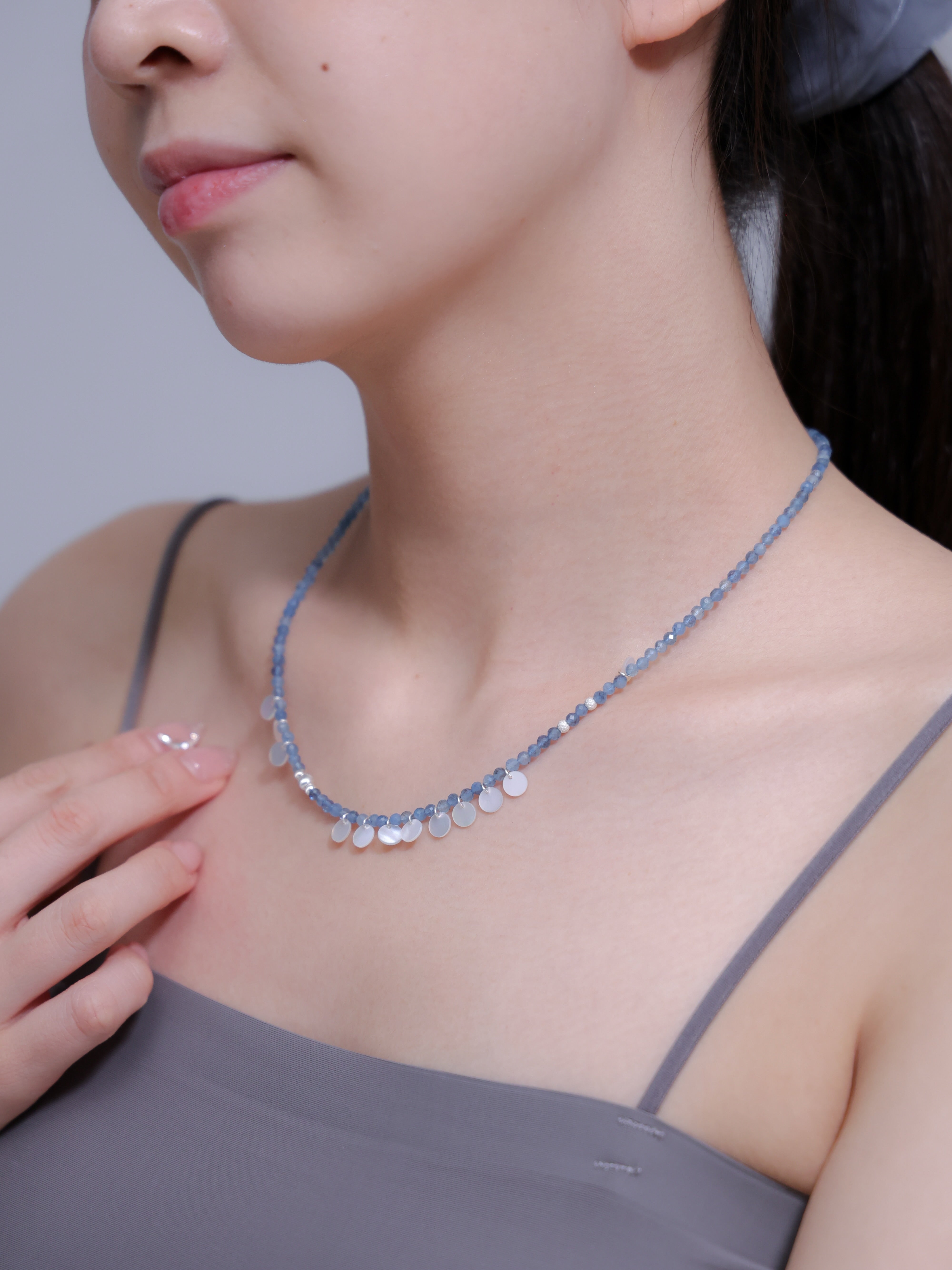 【6月 誕生石】カイヤナイト 白蝶貝 ネックレス | 華奢 上品 シェルチャーム