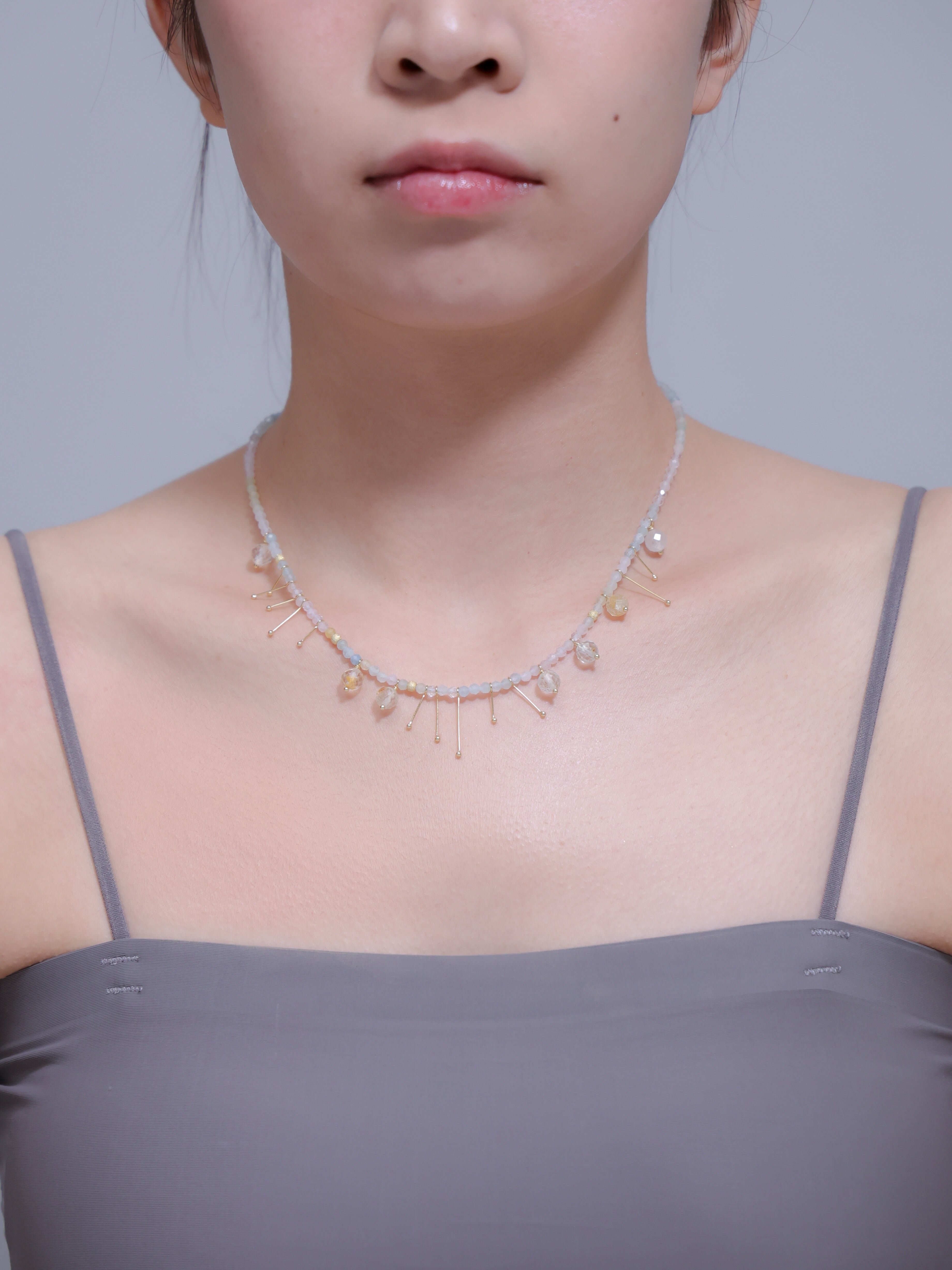 【3月・4月 誕生石】モルガナイト 水晶 ネックレス | 華奢 ゴールドグリッター