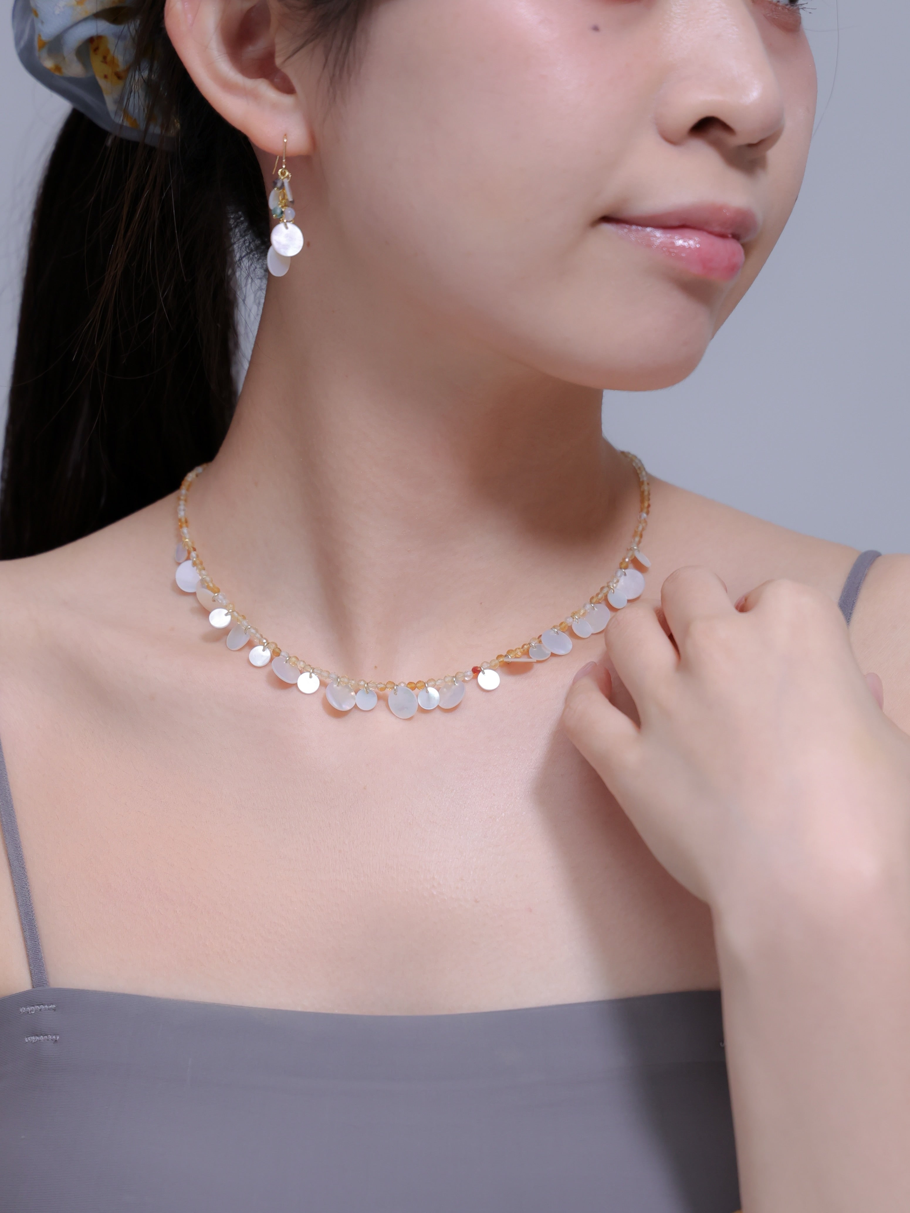 【6月・11月 誕生石】シトリン 白蝶貝 ネックレス | 上品 華奢 K14メッキ