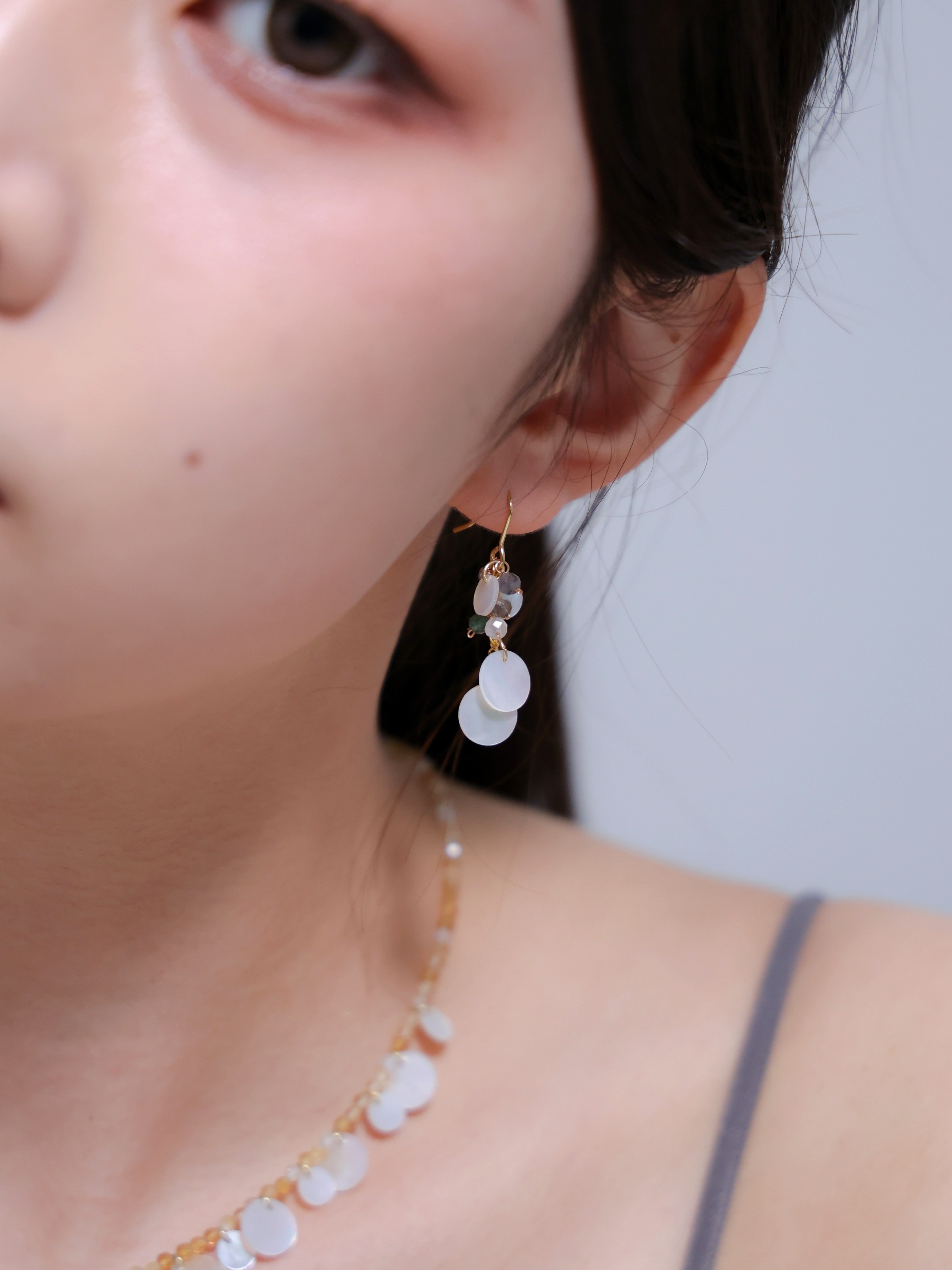 【上品な艶】白蝶貝 & フローライト・スモーキークォーツ ピアス (14KGF/316L)