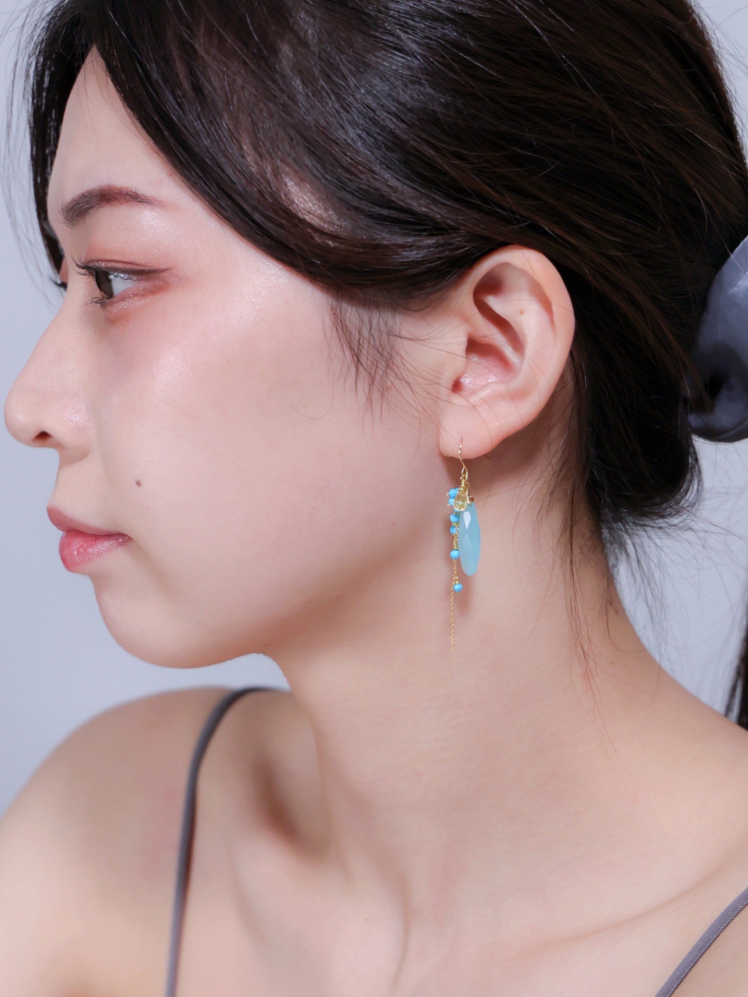 【心洗われる蒼の雫】ブルーカルセドニー & ターコイズロングピアス｜アレルギー対応