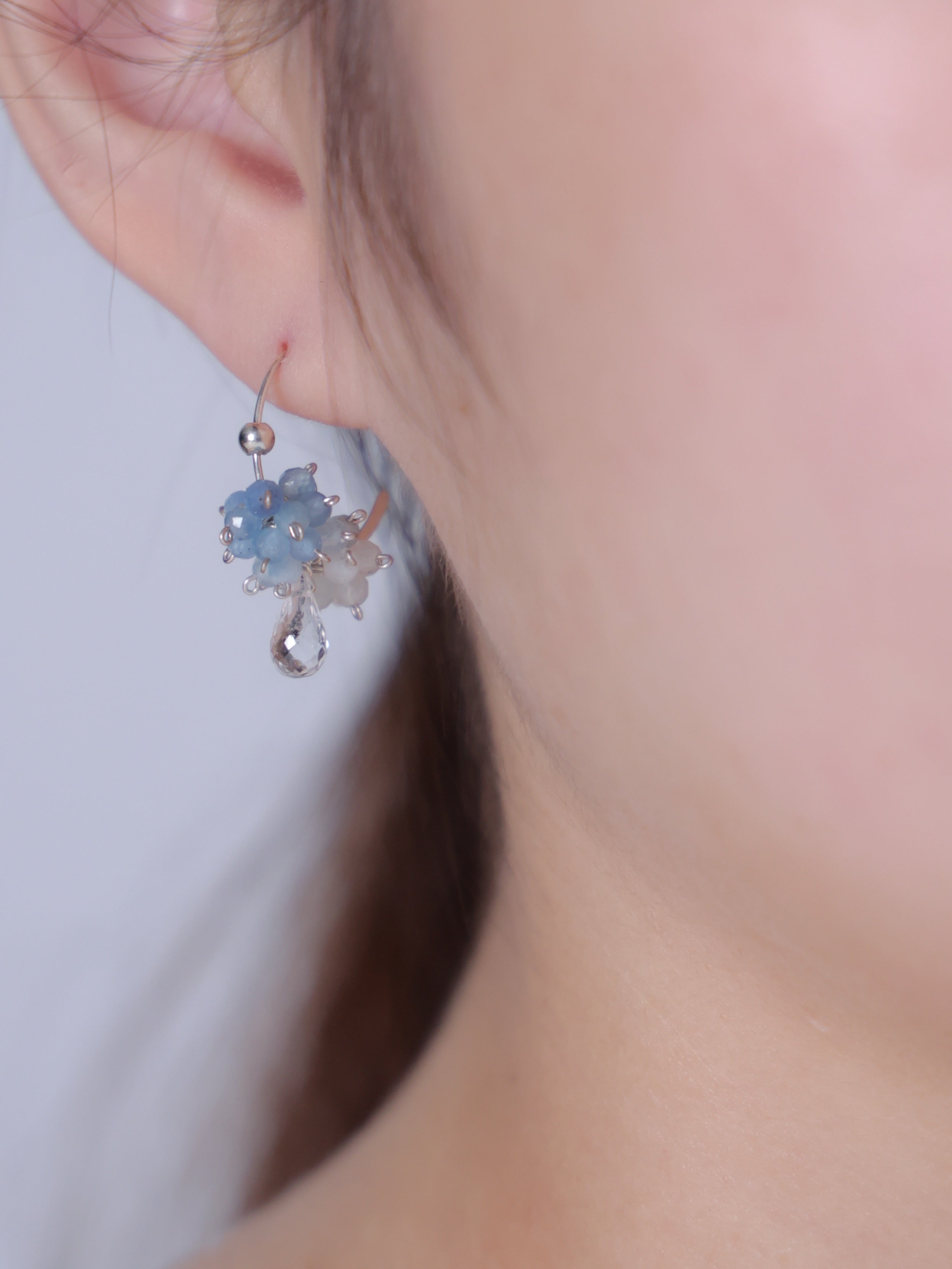 アクアマリン & クリスタル フープピアス - 【氷の雫】涼やかなブルー