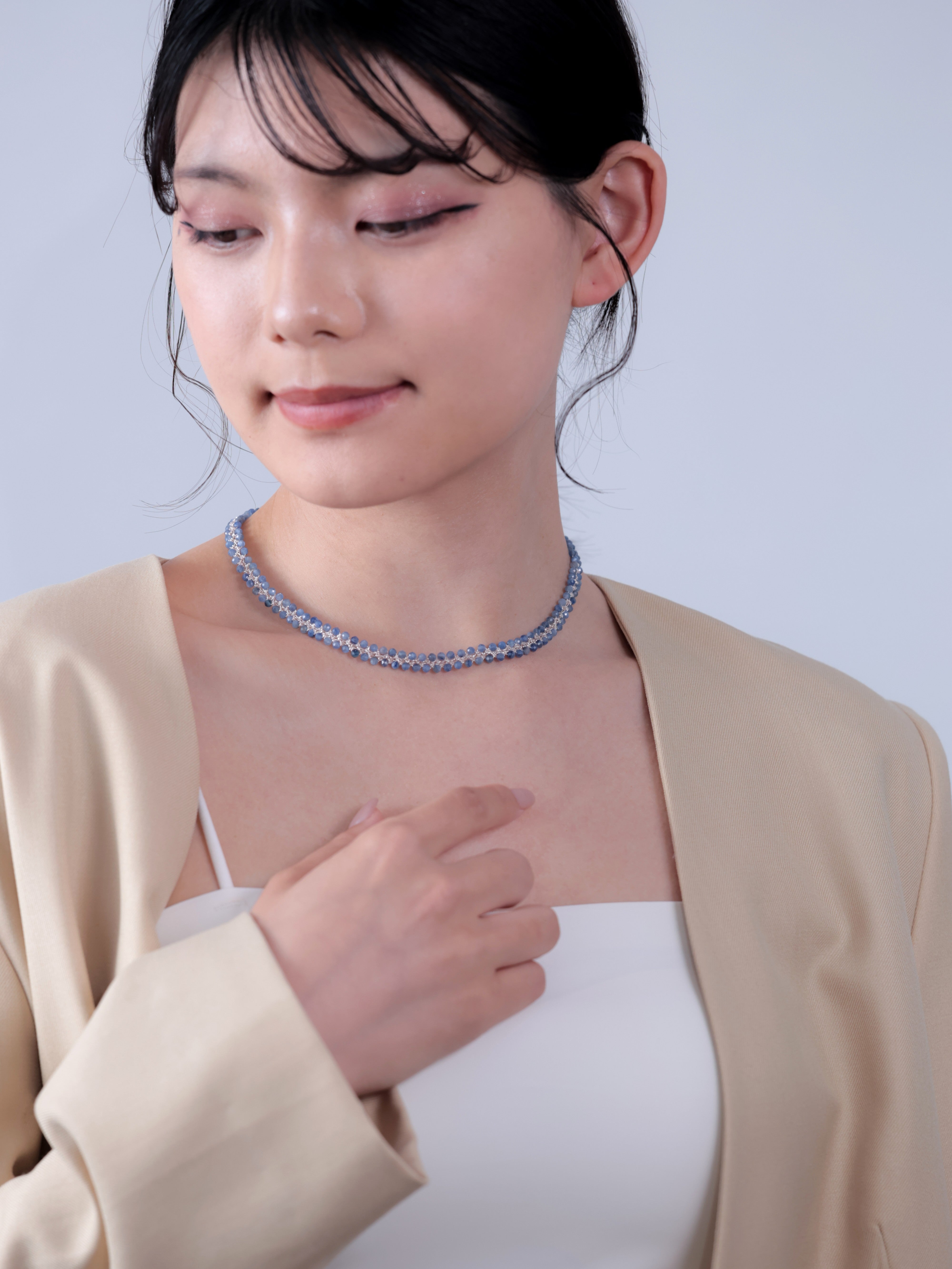 カイヤナイト クロッシェ ショートネックレス - 【氷の華】高輝度メタリックコード / 40cm