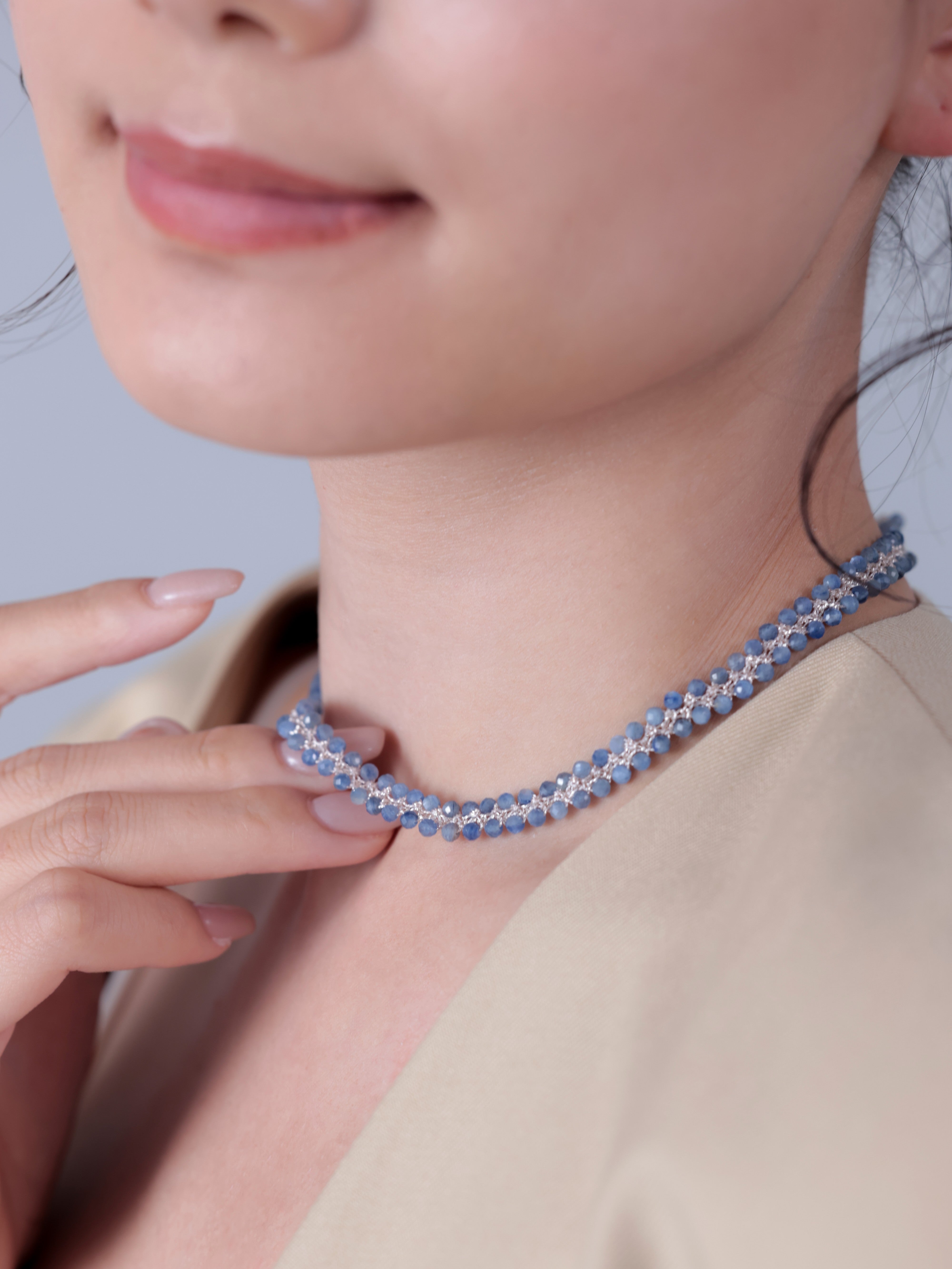 カイヤナイト クロッシェ ショートネックレス - 【氷の華】高輝度メタリックコード / 40cm