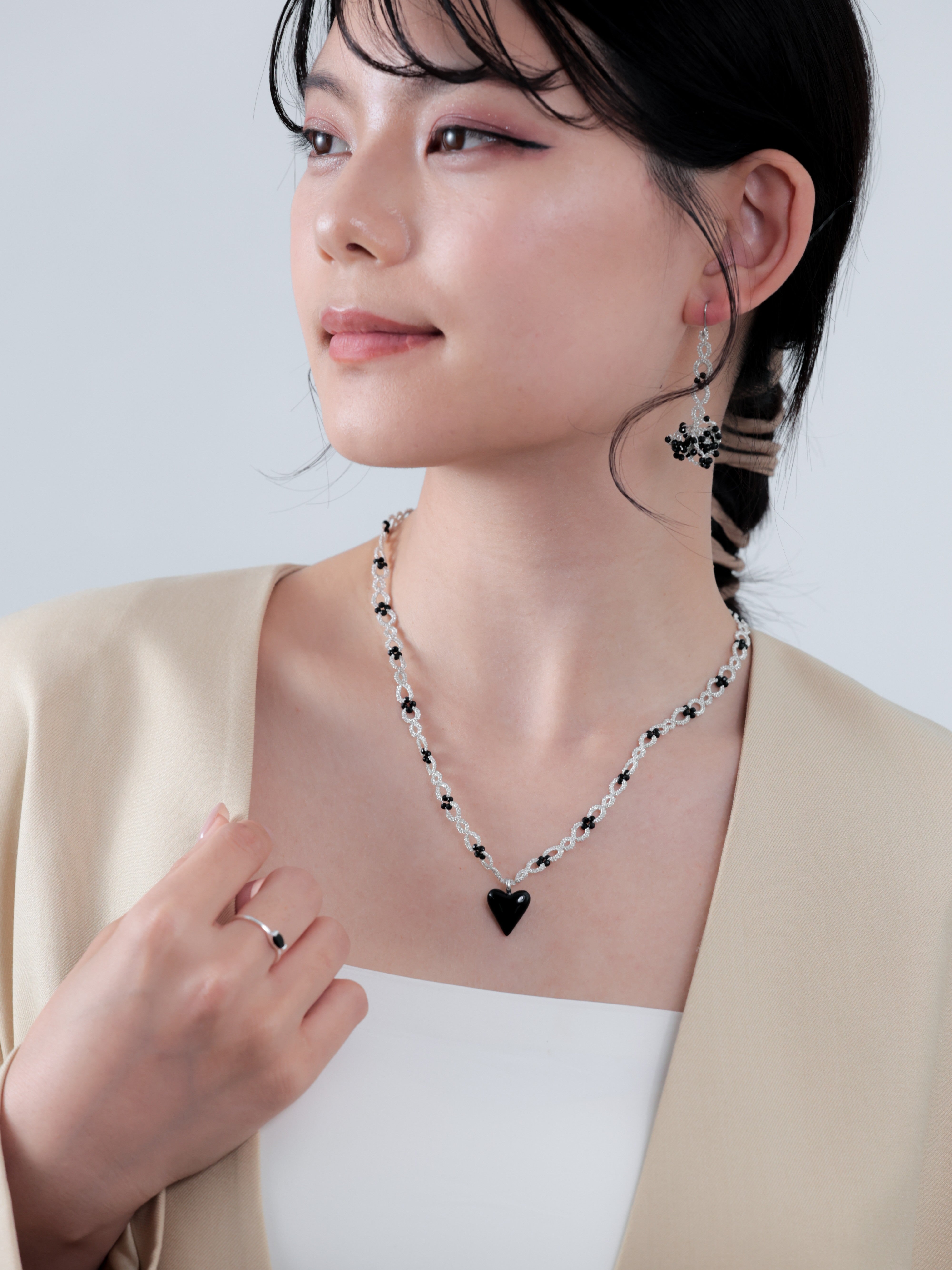 ブラックスピネル & アゲート ネックレス｜手編みレース – LUCINE