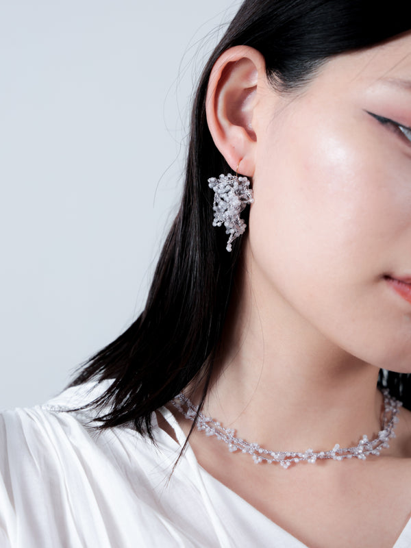 ホワイトジルコン ピアス／イヤリング〈雪華の房〉銀糸のタティングレース 手編み ／ 選べる金具｜神戸アトリエ LUCINE