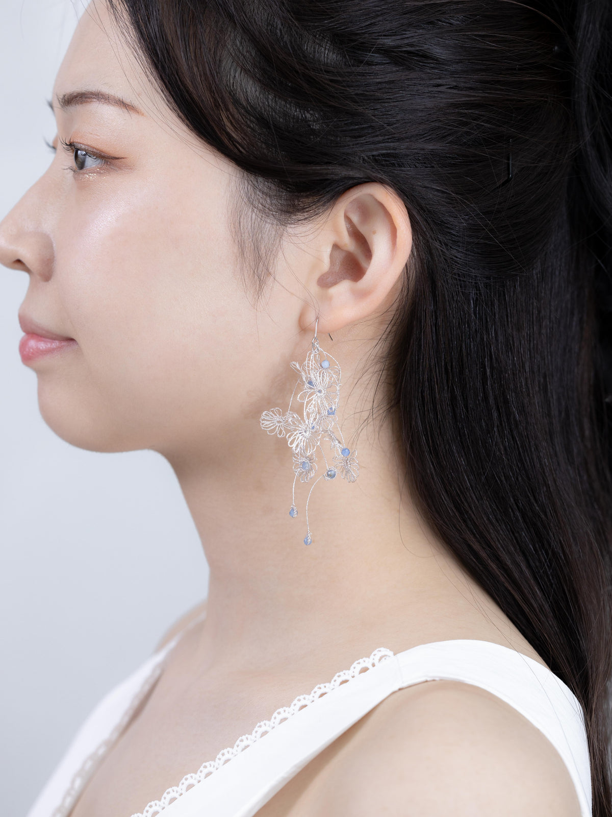 天然石 ピアス 【銀糸に咲く紺青】カイヤナイト × タティングレース 手編み｜神戸アトリエ LUCINE