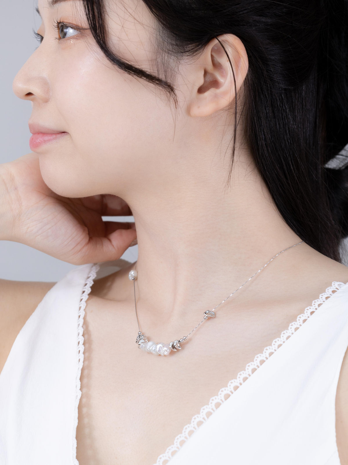 淡水バロックパール スマイル ライン ネックレス〈微笑みの弧〉- 横並びデザイン / 6月誕生石 SV925