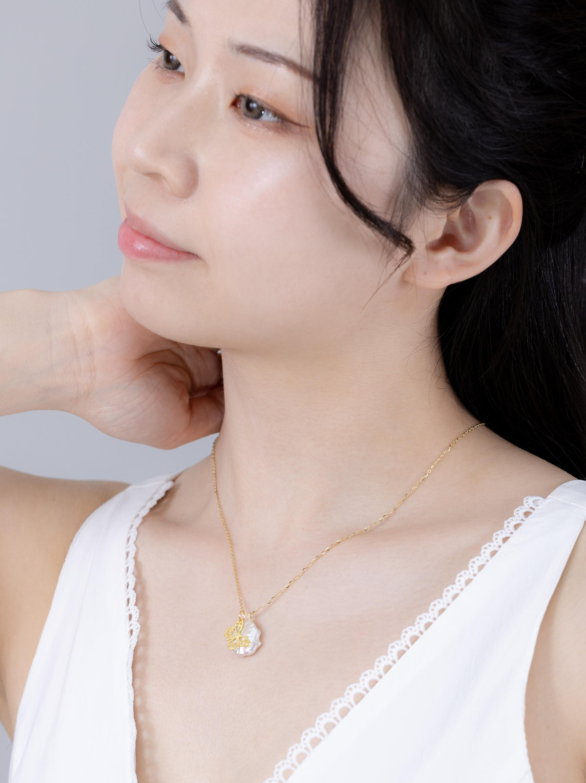 バロックパール & 蝶モチーフ ネックレス〈金の蝶〉可憐なパピヨン SV925 K14GP / 6月誕生石｜神戸アトリエ LUCINE