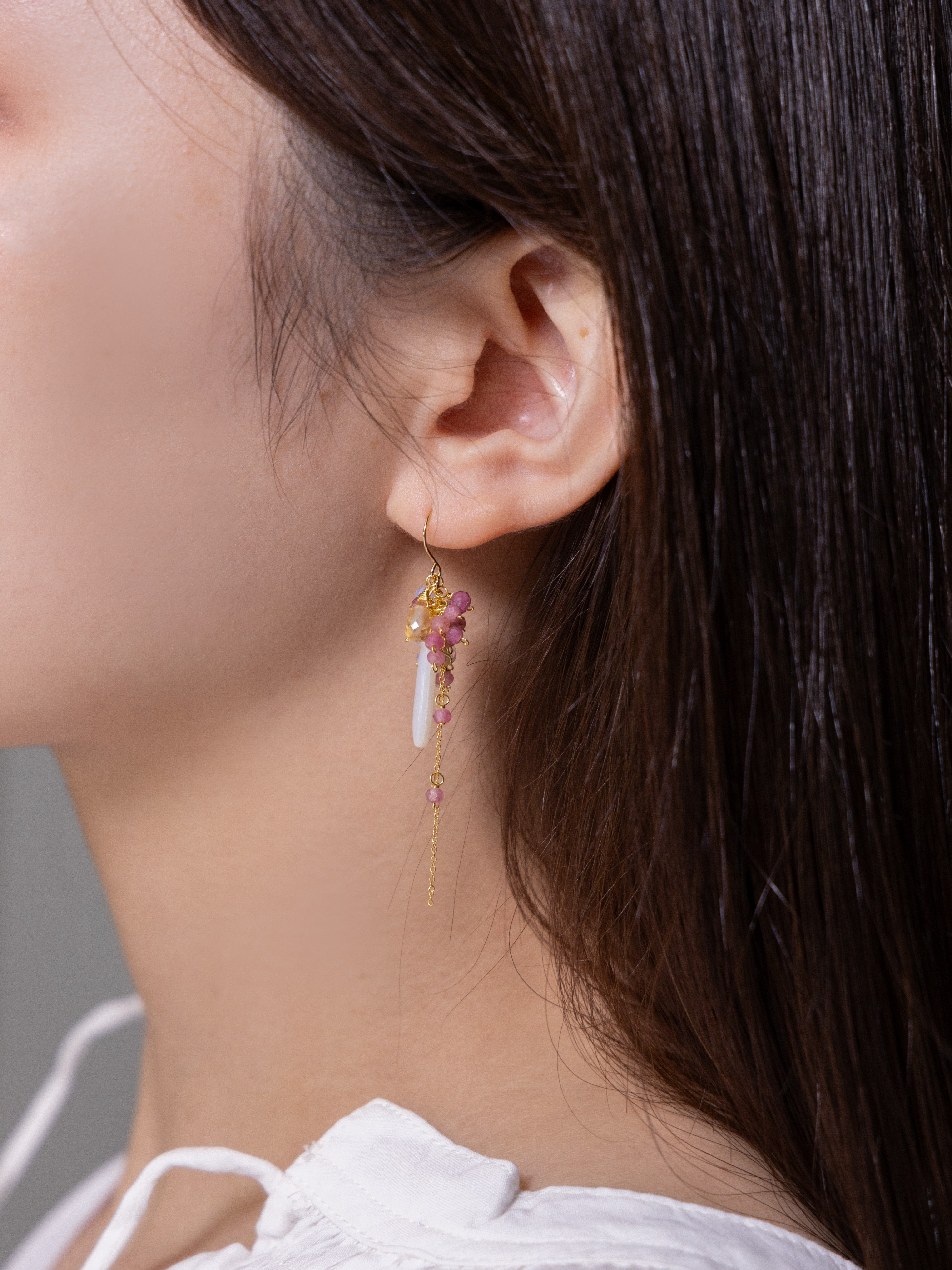 【10月誕生石】虹色に艶めく白蝶貝 & ピンクトルマリンピアス｜アレルギー対応