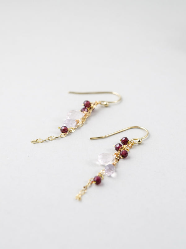 ローズクォーツ & ガーネット ピアス/イヤリング - 【甘い果実の滴】ピンクと深紅のロマンティック / 金属アレルギー対応 (14KGF/サージカルステンレス)
