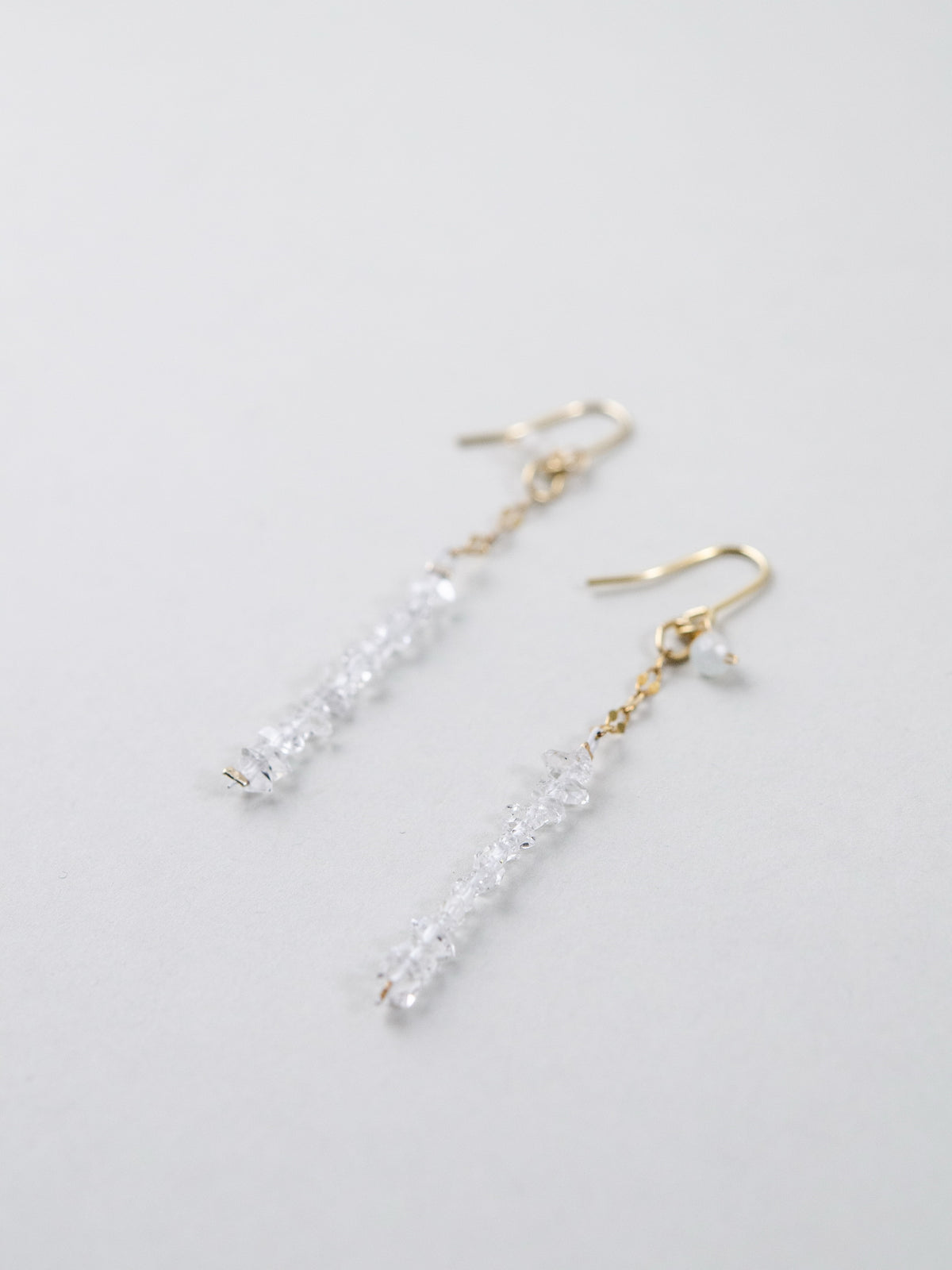 ヘルデライト 原石 ピアス/イヤリング〈原石の閃光〉- 金属アレルギー対応 (14KGF/SV925/サージカルステンレス)