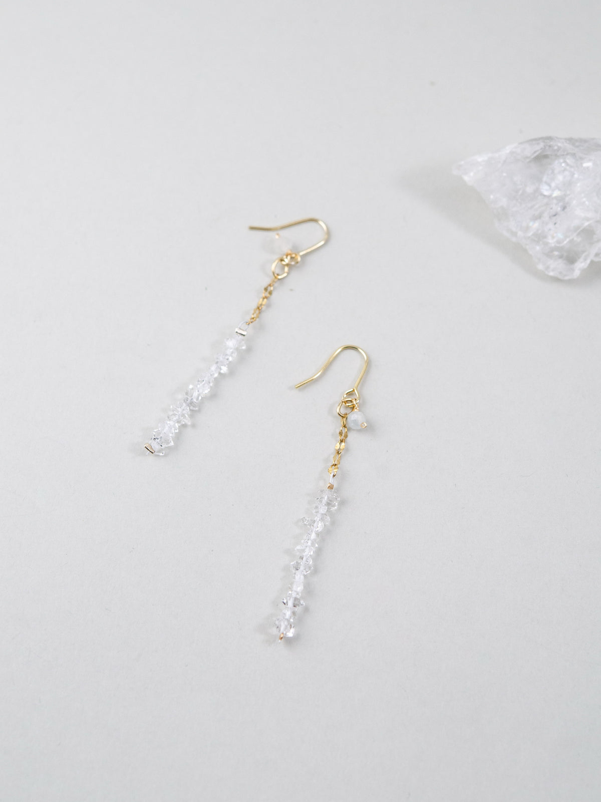 ヘルデライト 原石 ピアス/イヤリング〈原石の閃光〉- 金属アレルギー対応 (14KGF/SV925/サージカルステンレス)