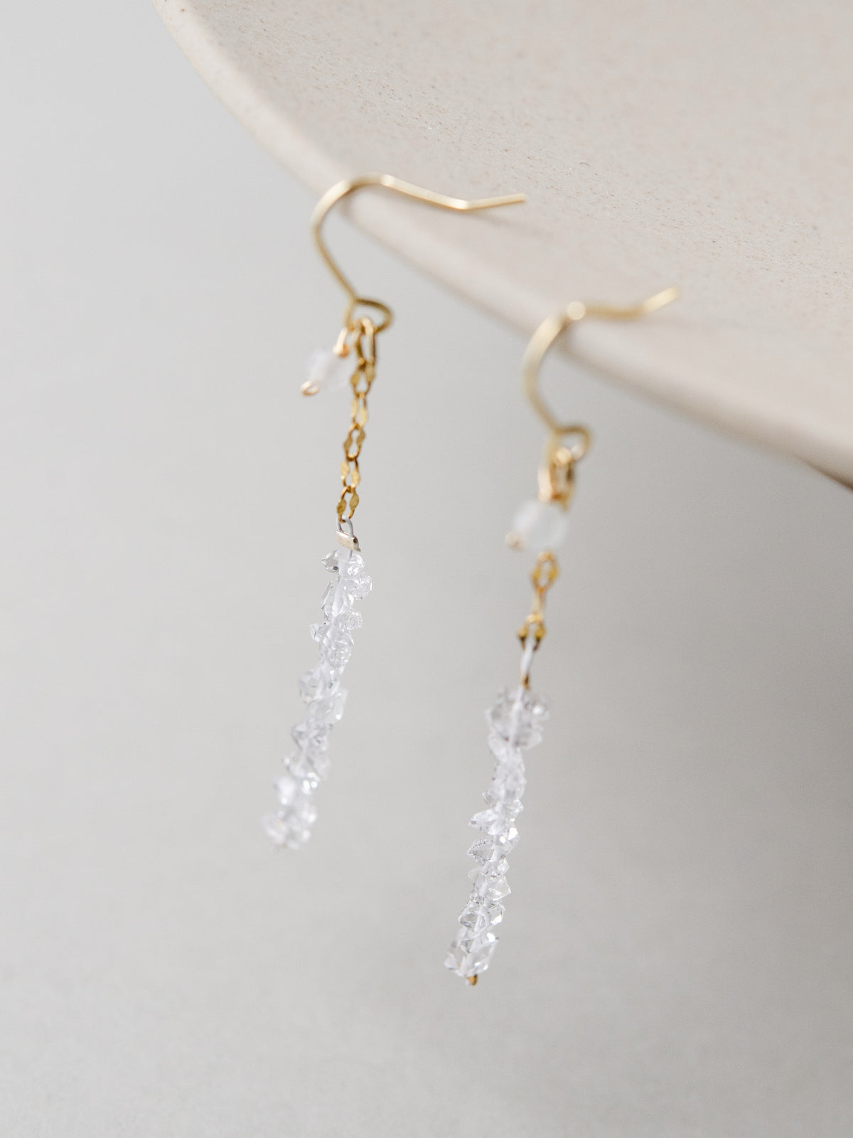 ヘルデライト 原石 ピアス/イヤリング〈原石の閃光〉- 金属アレルギー対応 (14KGF/SV925/サージカルステンレス)