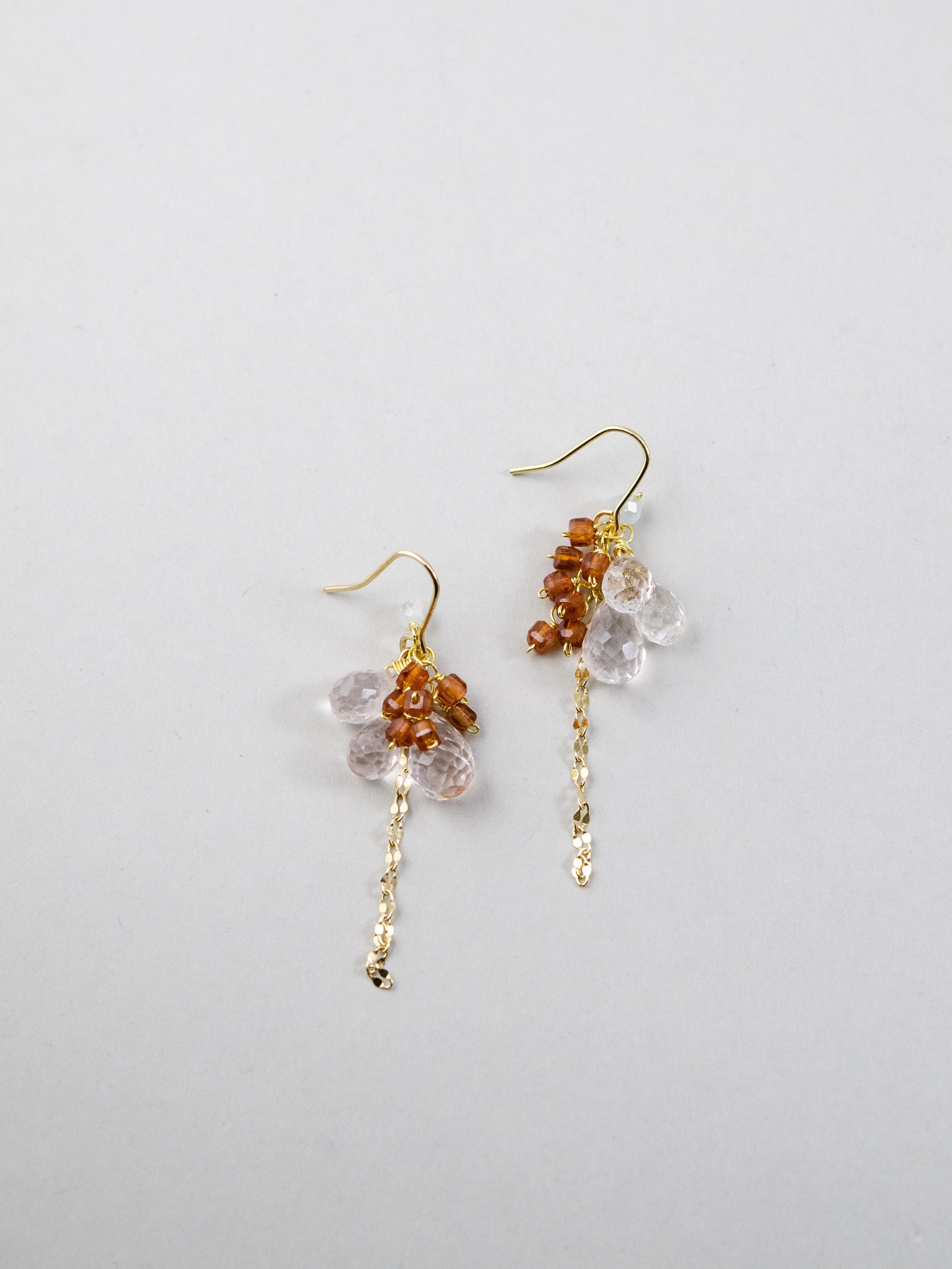 【陽だまりの輝き】スペサルティンガーネット & クリスタルピアス｜アレルギー対応