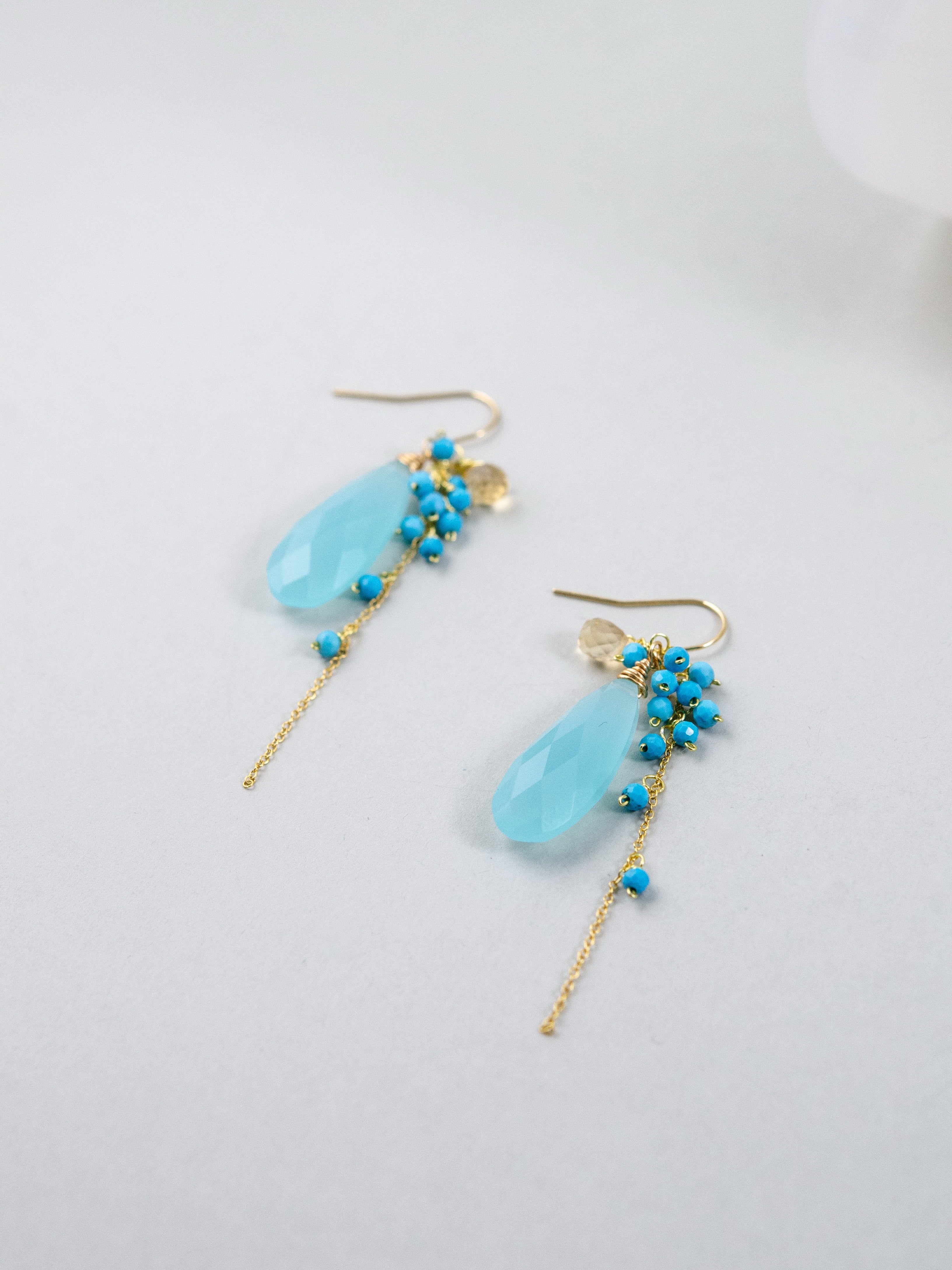 【心洗われる蒼の雫】ブルーカルセドニー & ターコイズロングピアス｜アレルギー対応