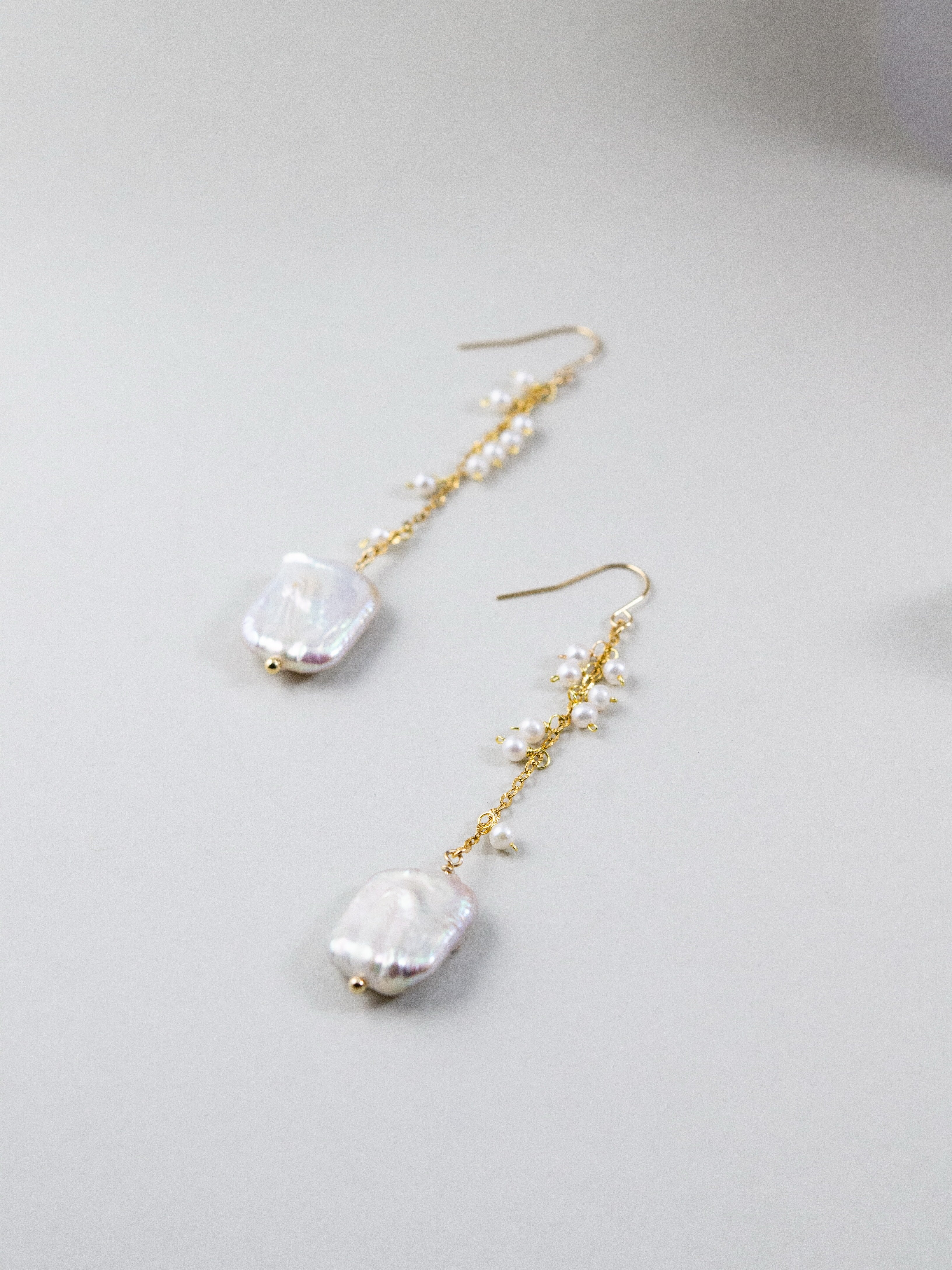 【洗練のスクエア】スクエアバロックパール & 小粒パールピアス｜アレルギー対応