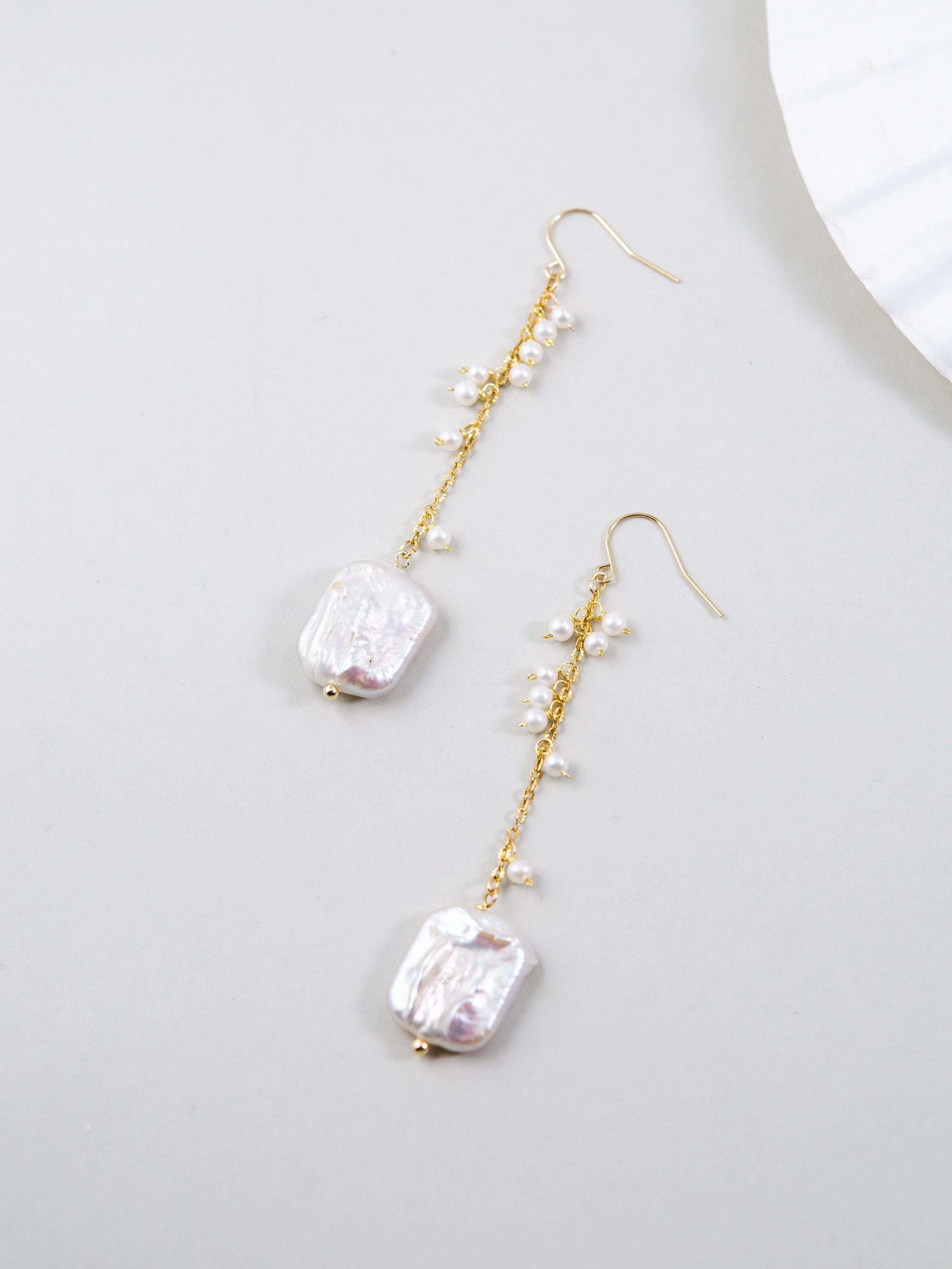 【洗練のスクエア】スクエアバロックパール & 小粒パールピアス｜アレルギー対応