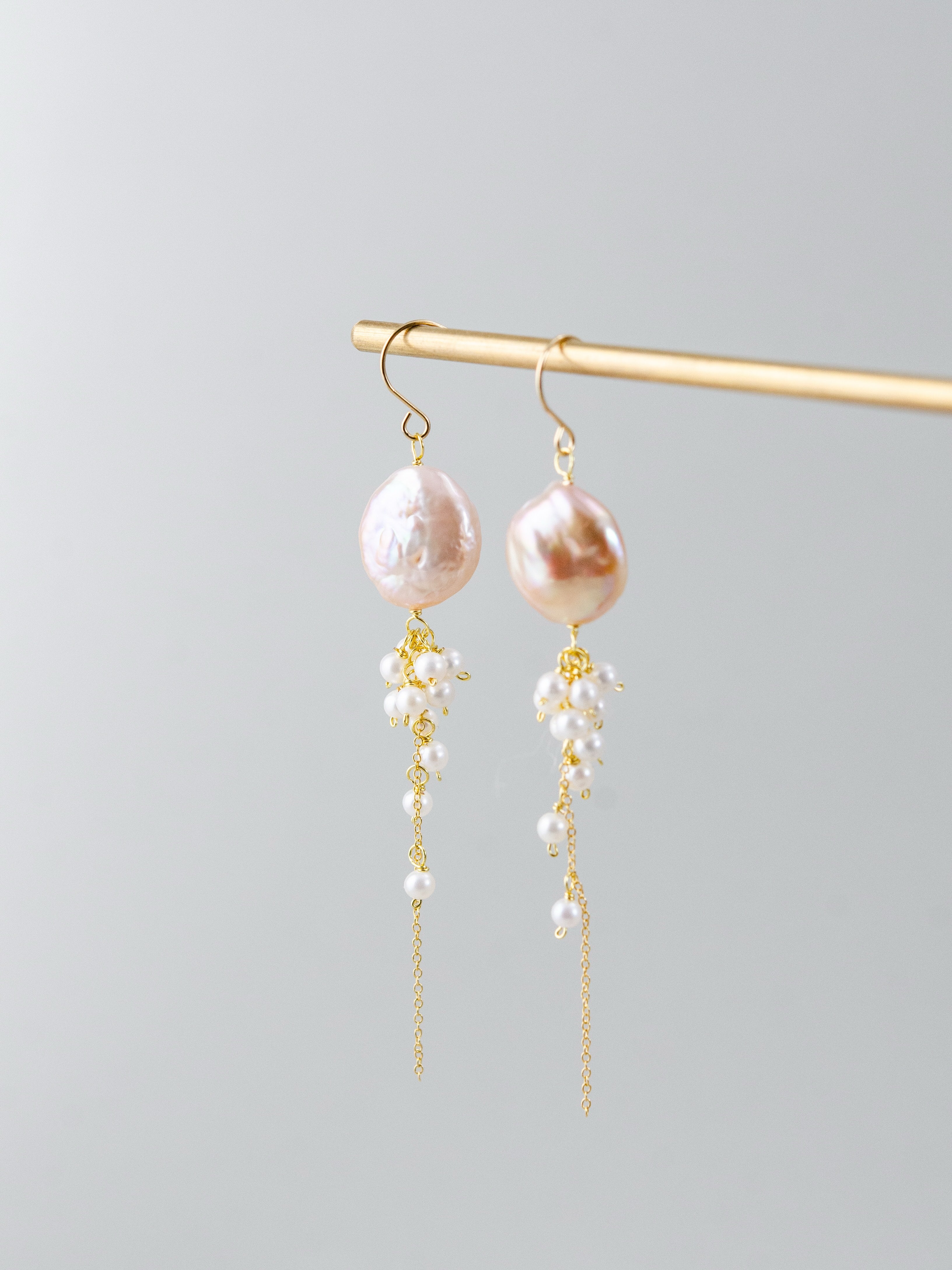 コインバロック淡水パール・ 小粒パール ロングフリンジピアス