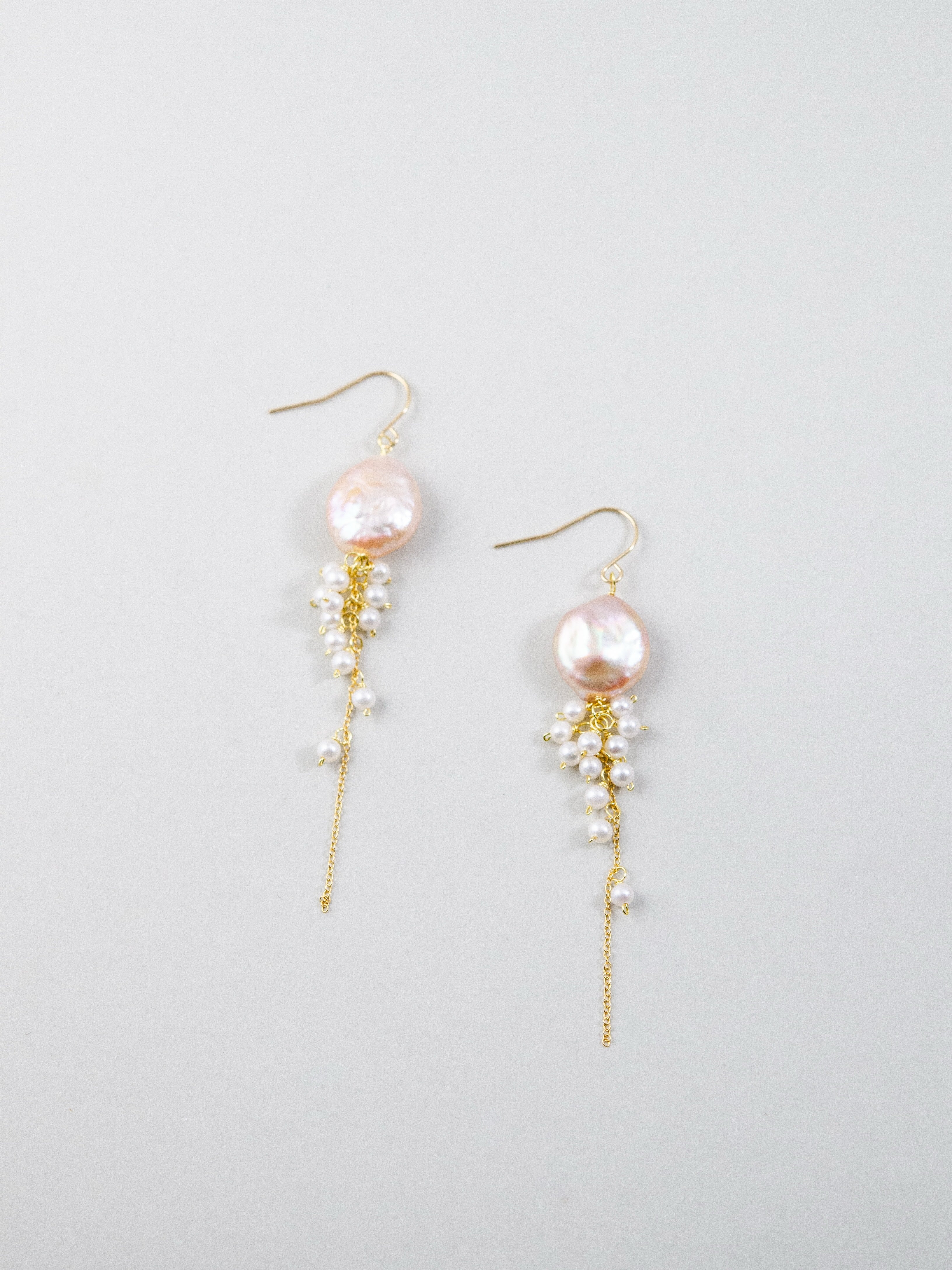 コインバロック淡水パール・ 小粒パール ロングフリンジピアス