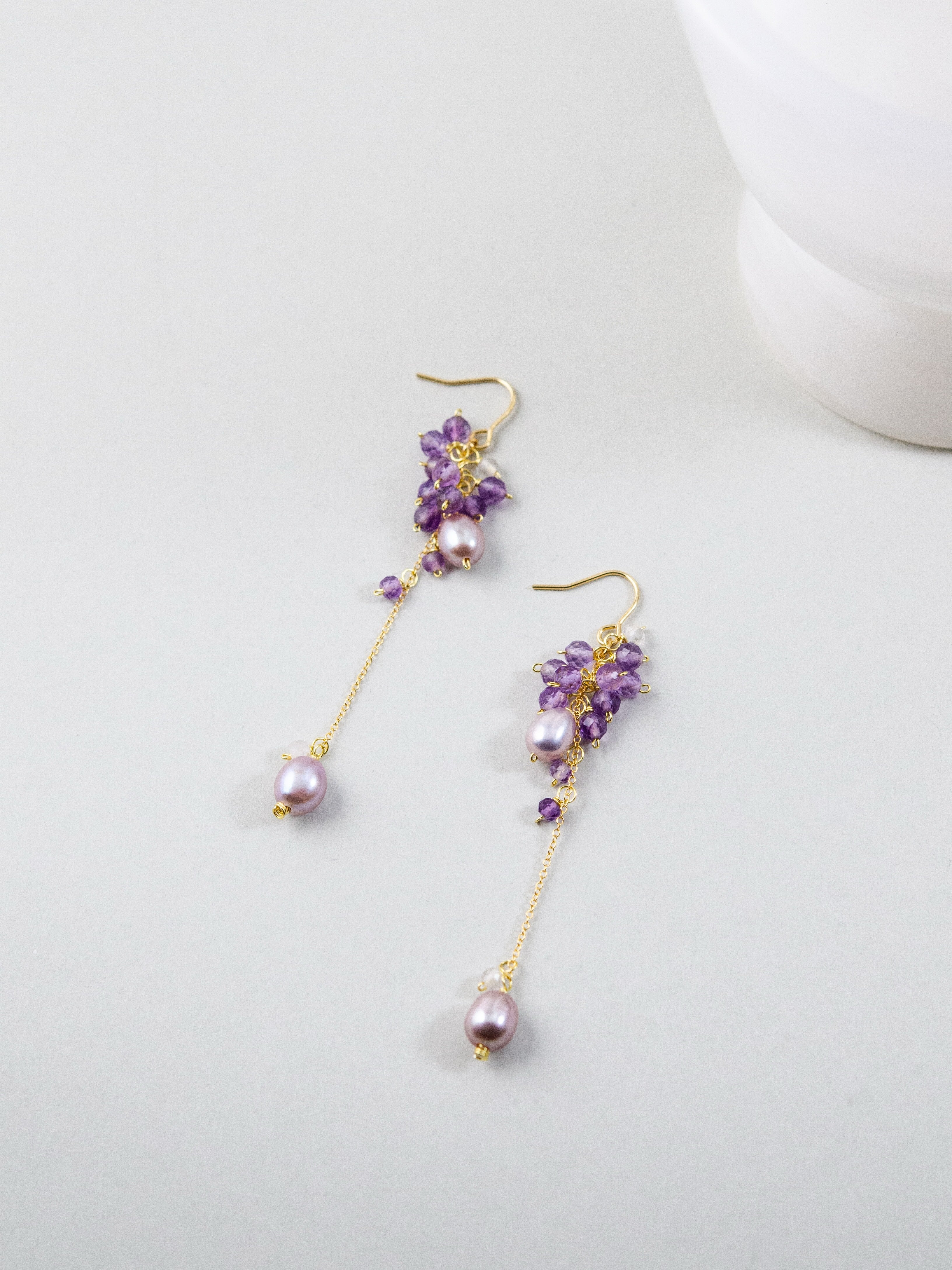 【2月誕生石】艶めくパープルパール & アメジストのロングピアス｜アレルギー対応