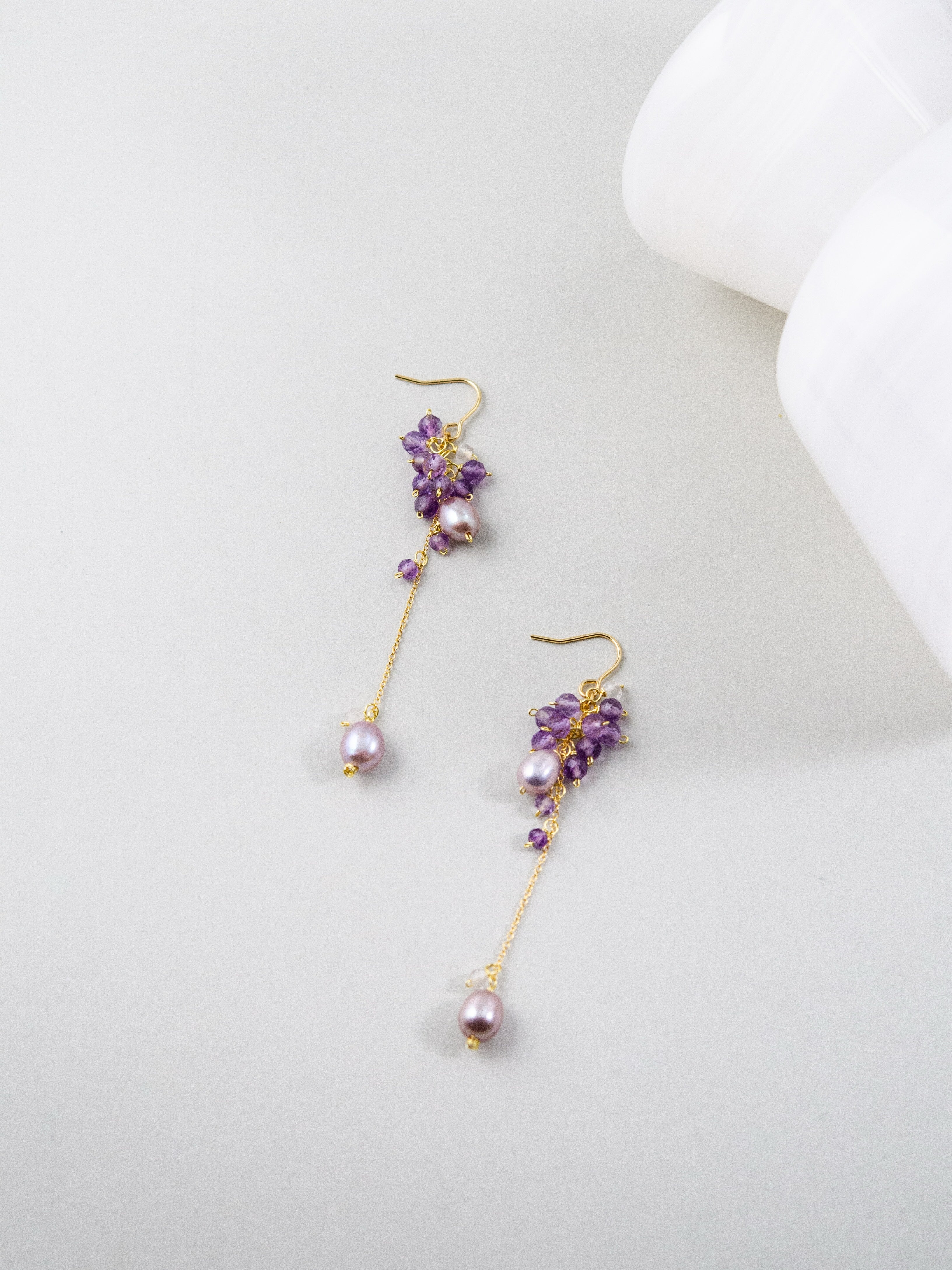 【2月誕生石】艶めくパープルパール & アメジストのロングピアス｜アレルギー対応