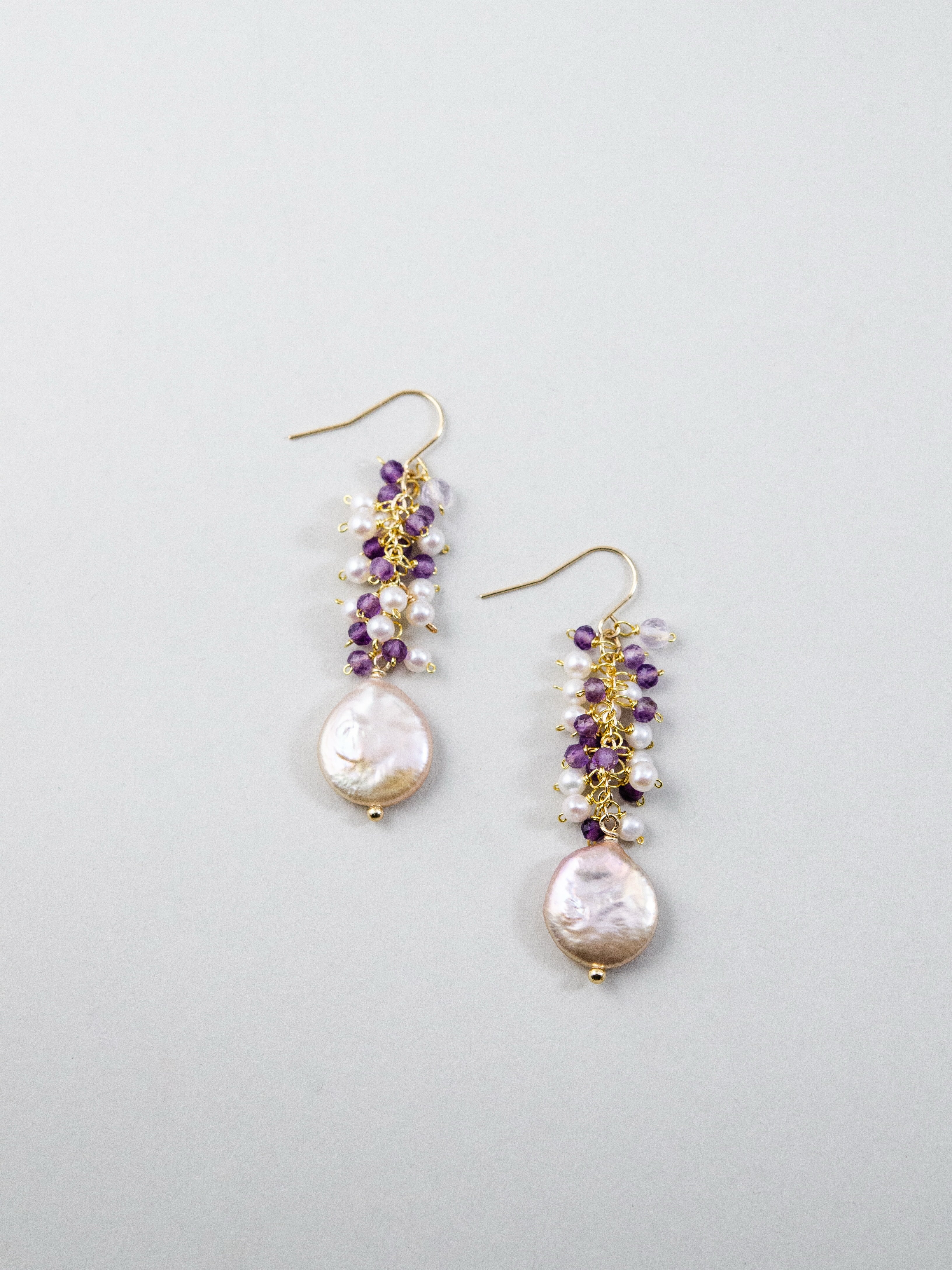 【2月誕生石】艶めくピーチコインパール & アメジストピアス｜アレルギー対応