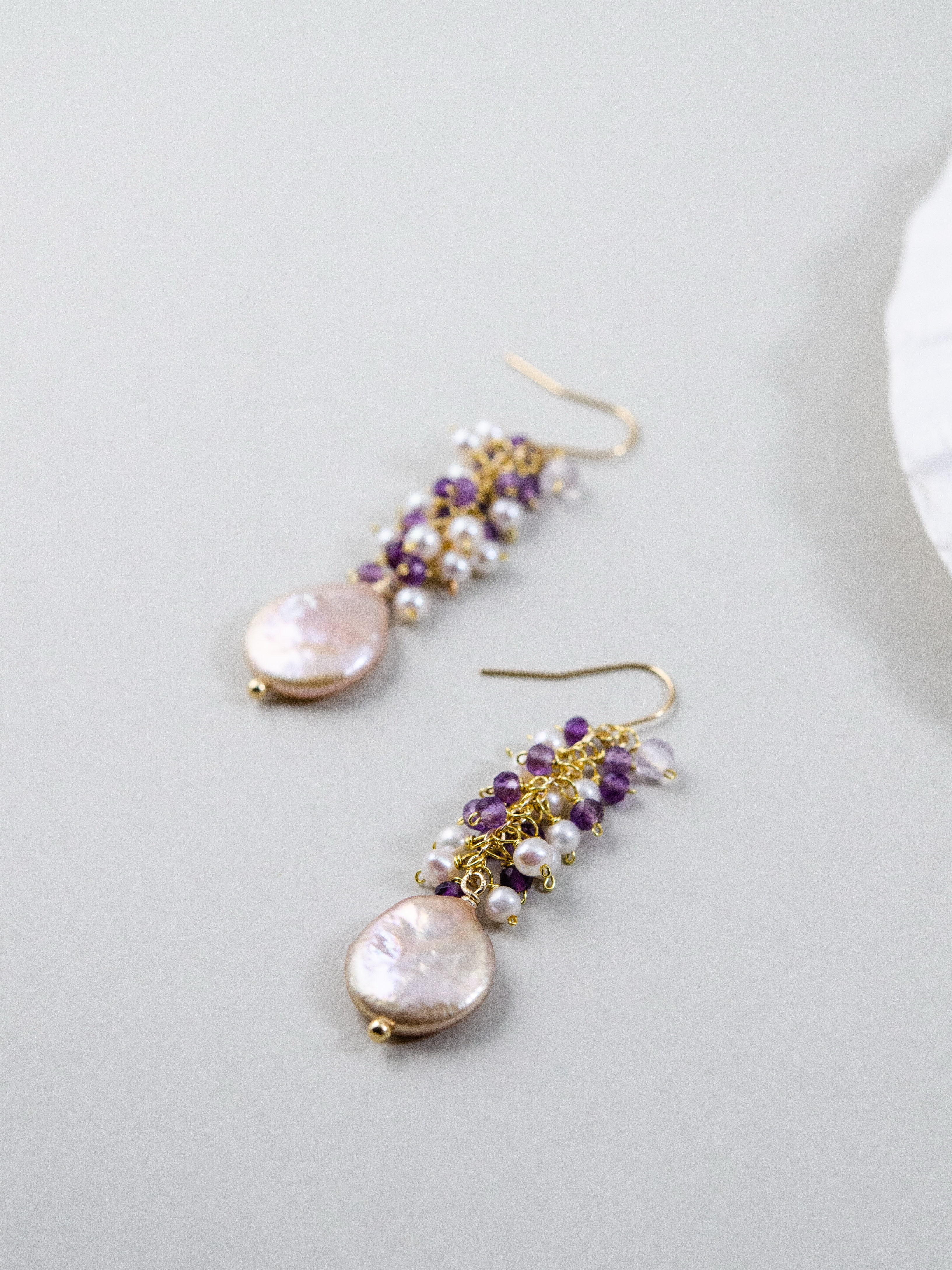 【2月誕生石】艶めくピーチコインパール & アメジストピアス｜アレルギー対応