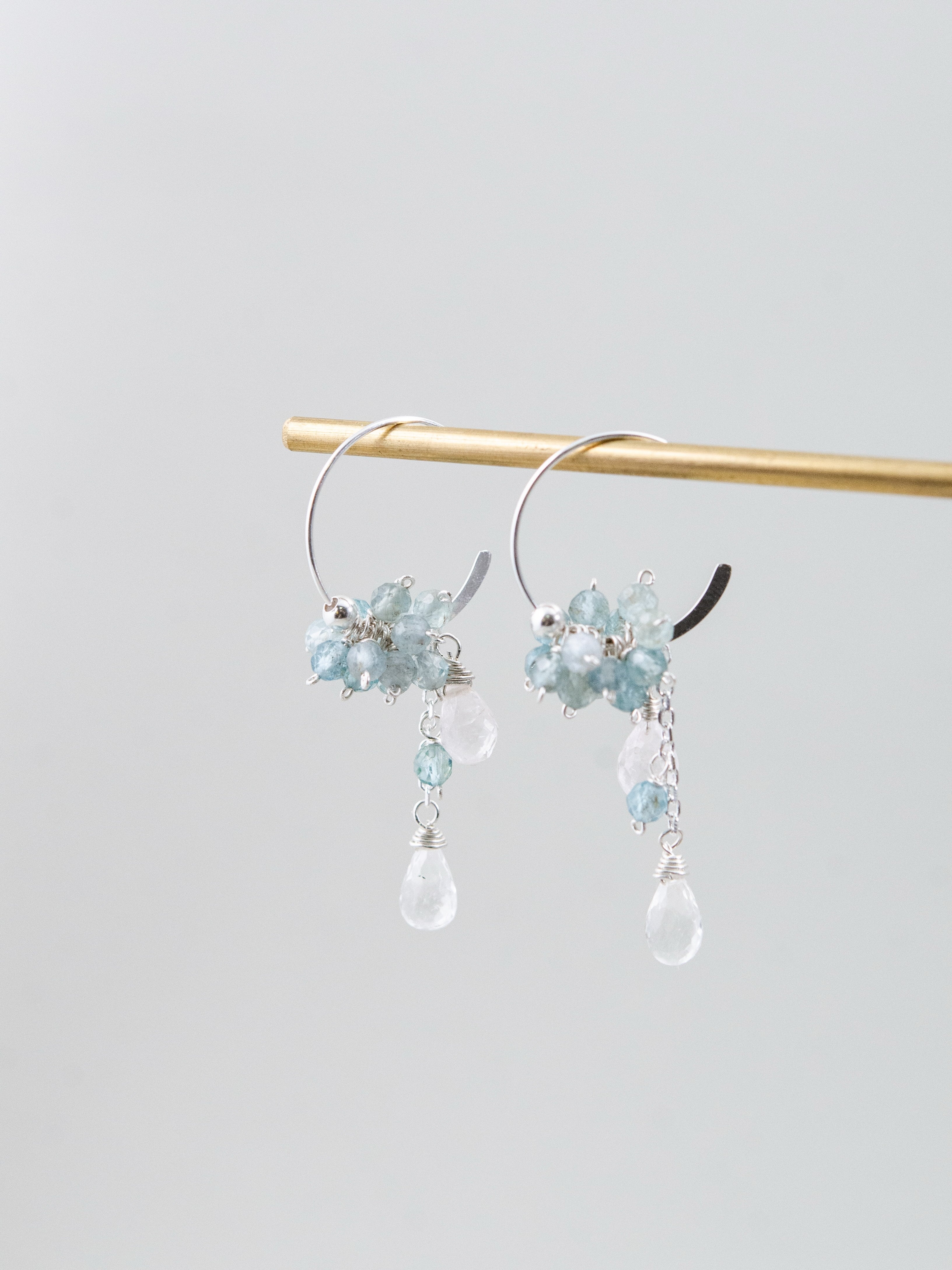 【美配色】ブルーアパタイト & クリスタル フープピアス | 氷の滴 (SV925)