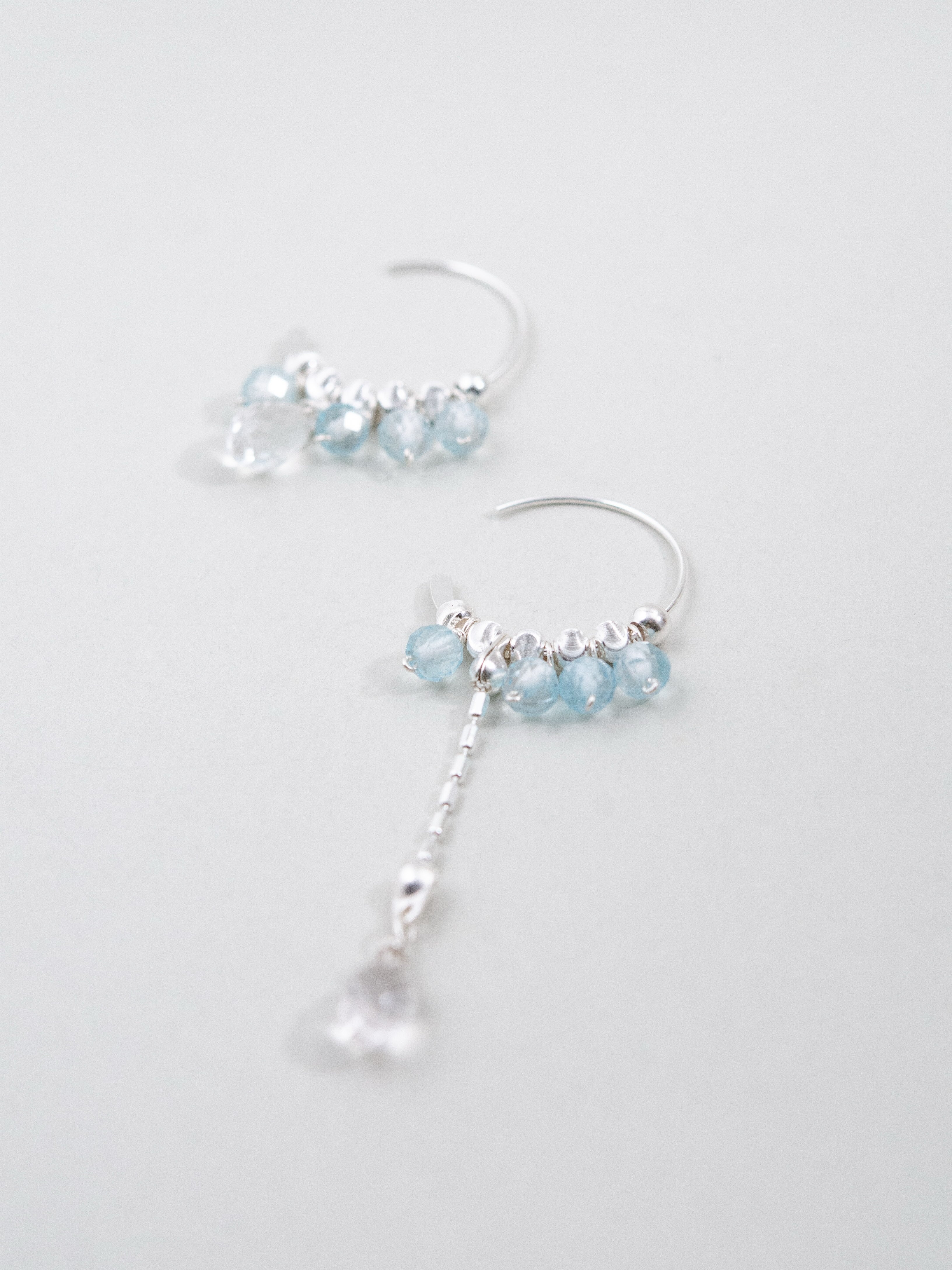 【3月誕生石】アクアマリン & クリスタル フープピアス | アシンメトリー (SV925)