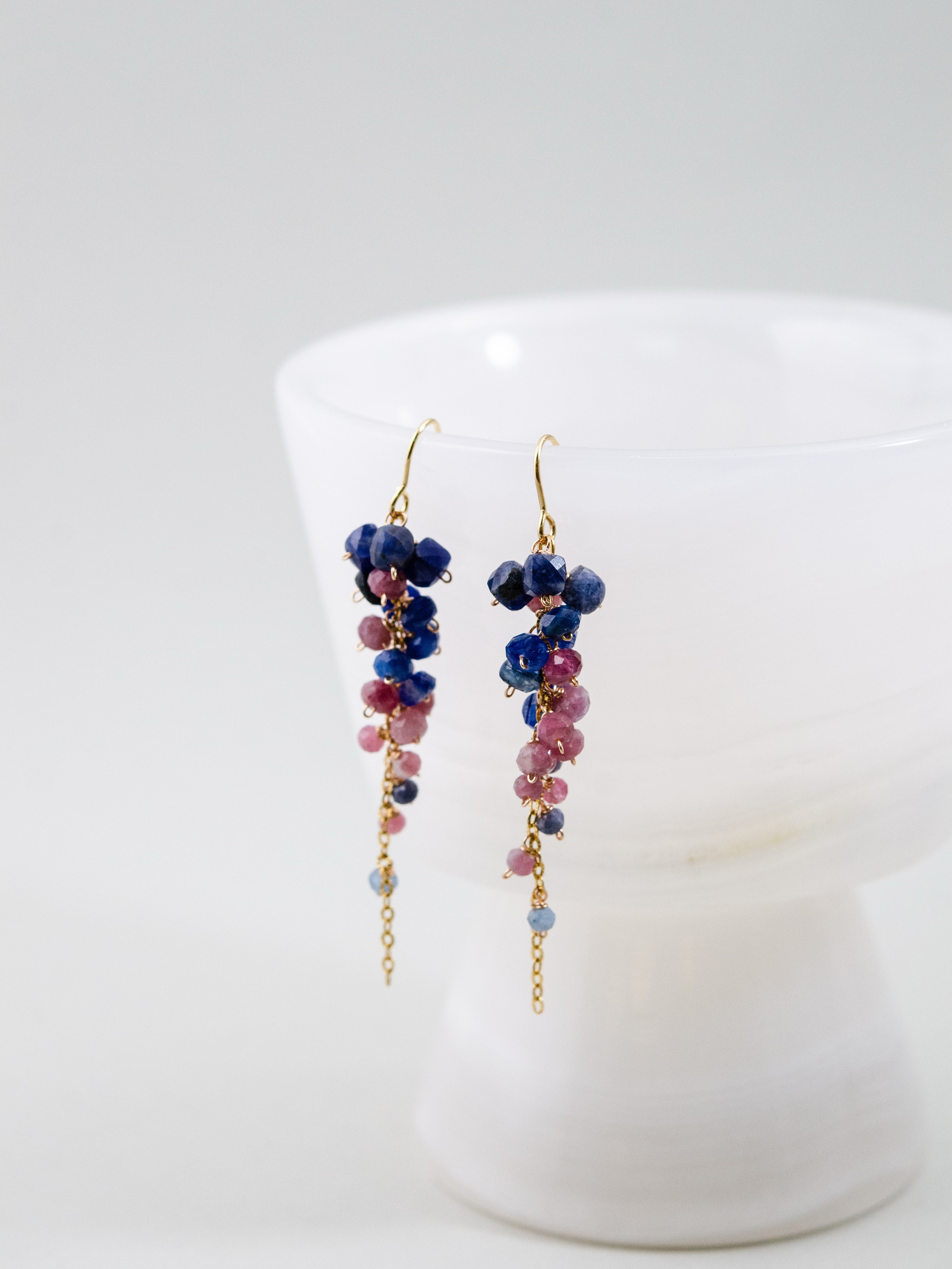 【宵の口の空】ラピスラズリ & トルマリンのグラデーションピアス｜アレルギー対応