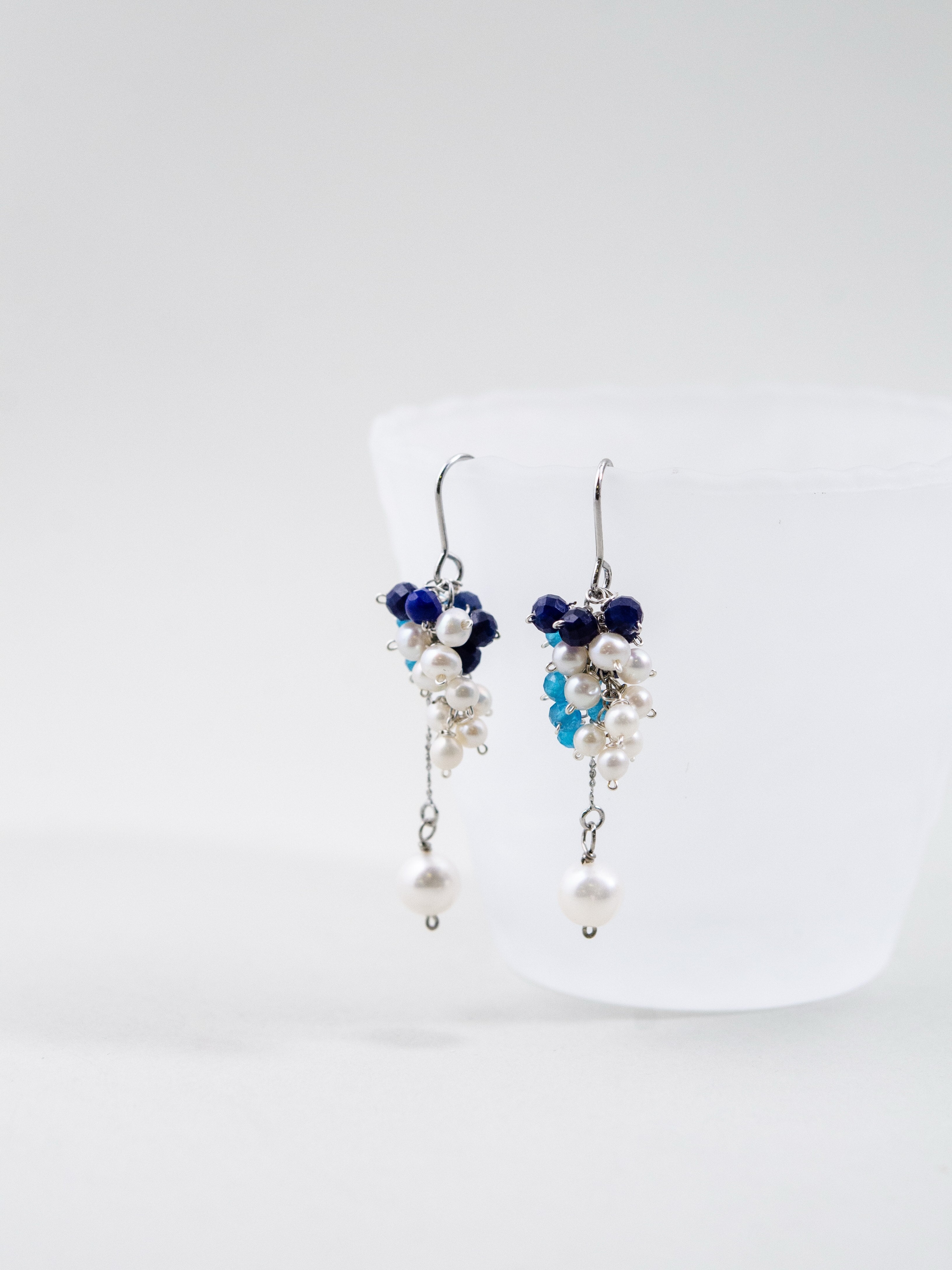 【地中海の風を纏う】淡水パール & ラピスラズリ・アパタイトピアス｜アレルギー対応