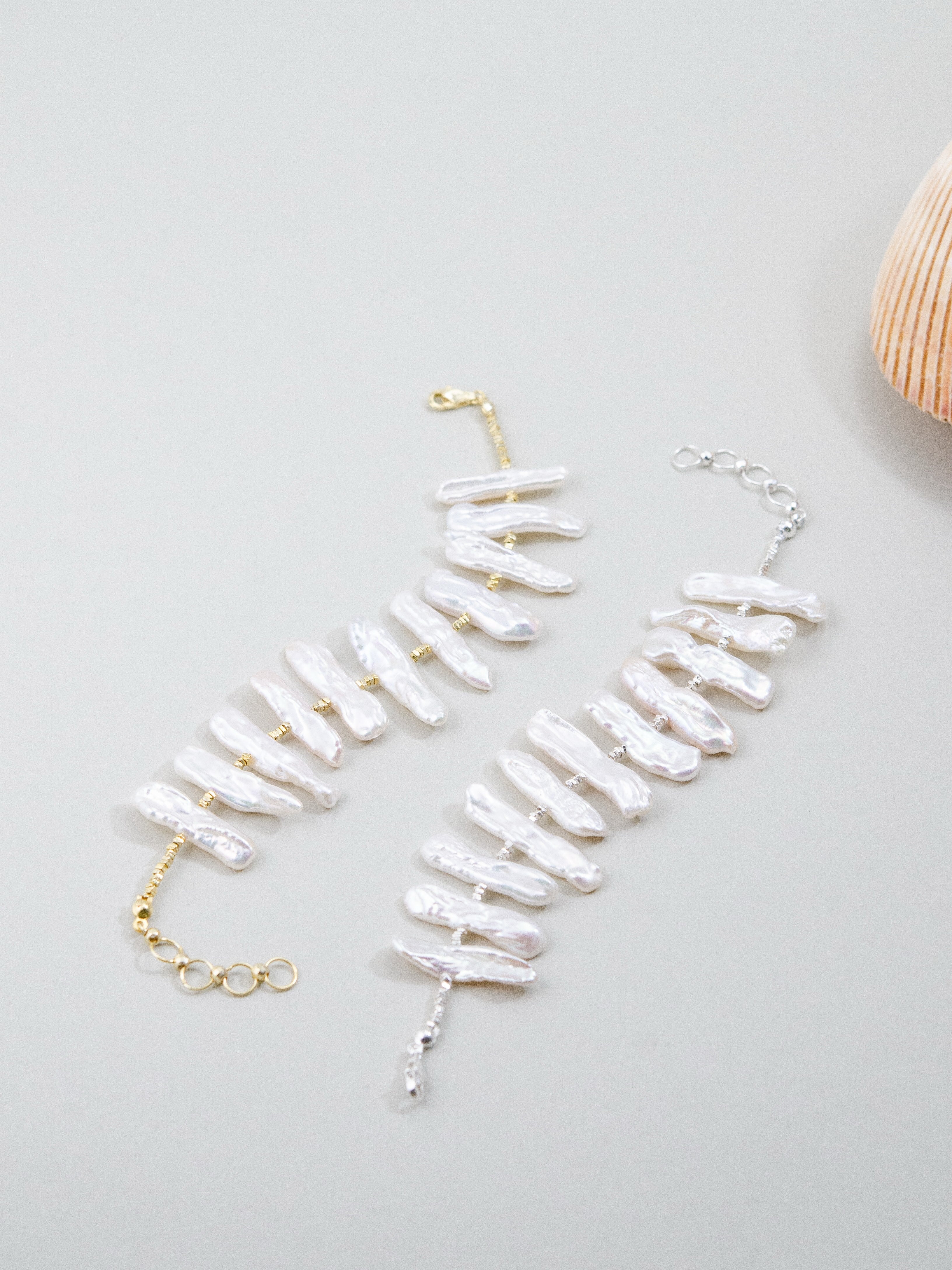 ケシパールのナチュラルブレスレット – 個性的なバロックパールの輝き