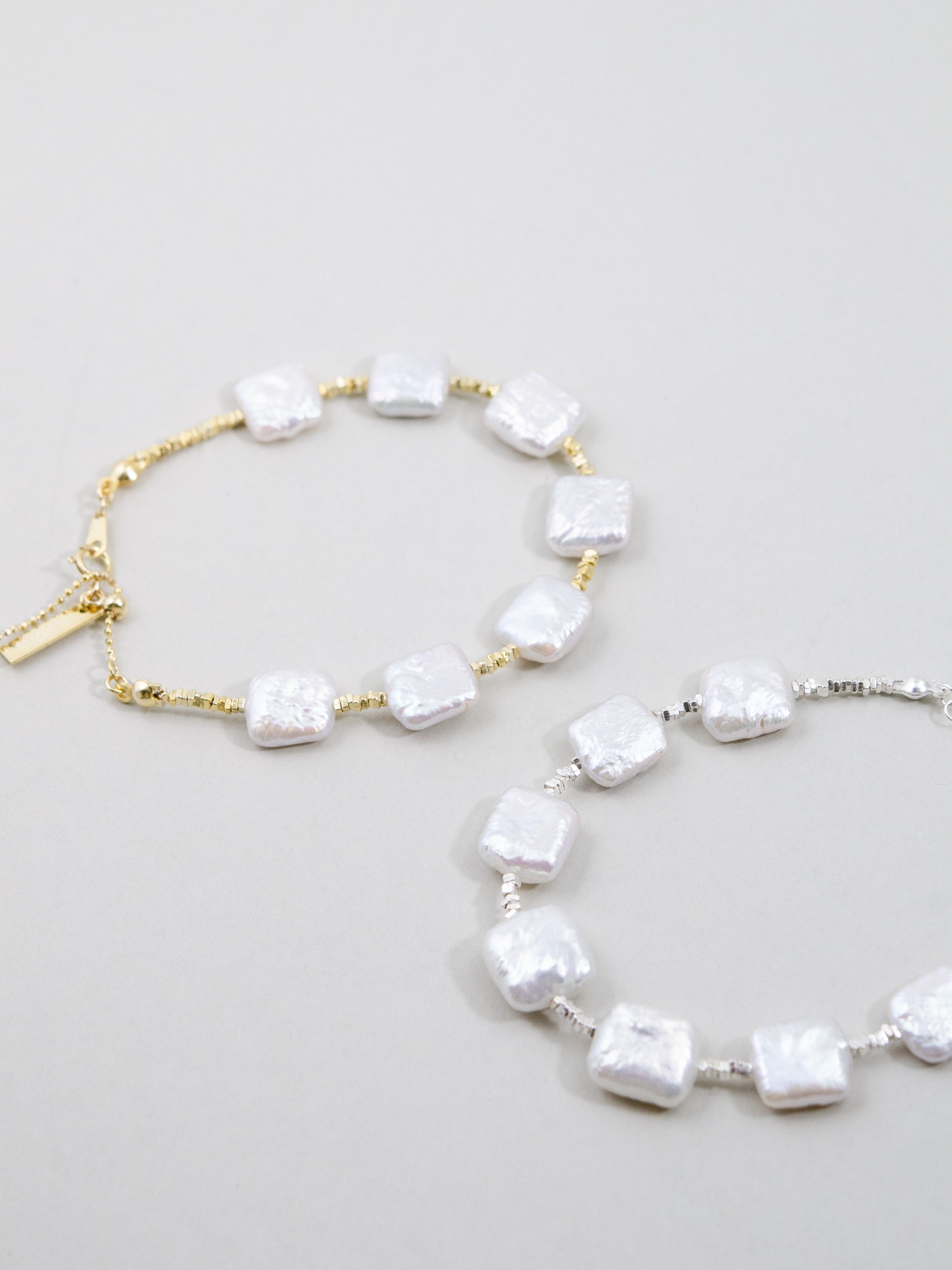 ゴールドアクセントバロックパールブレスレット