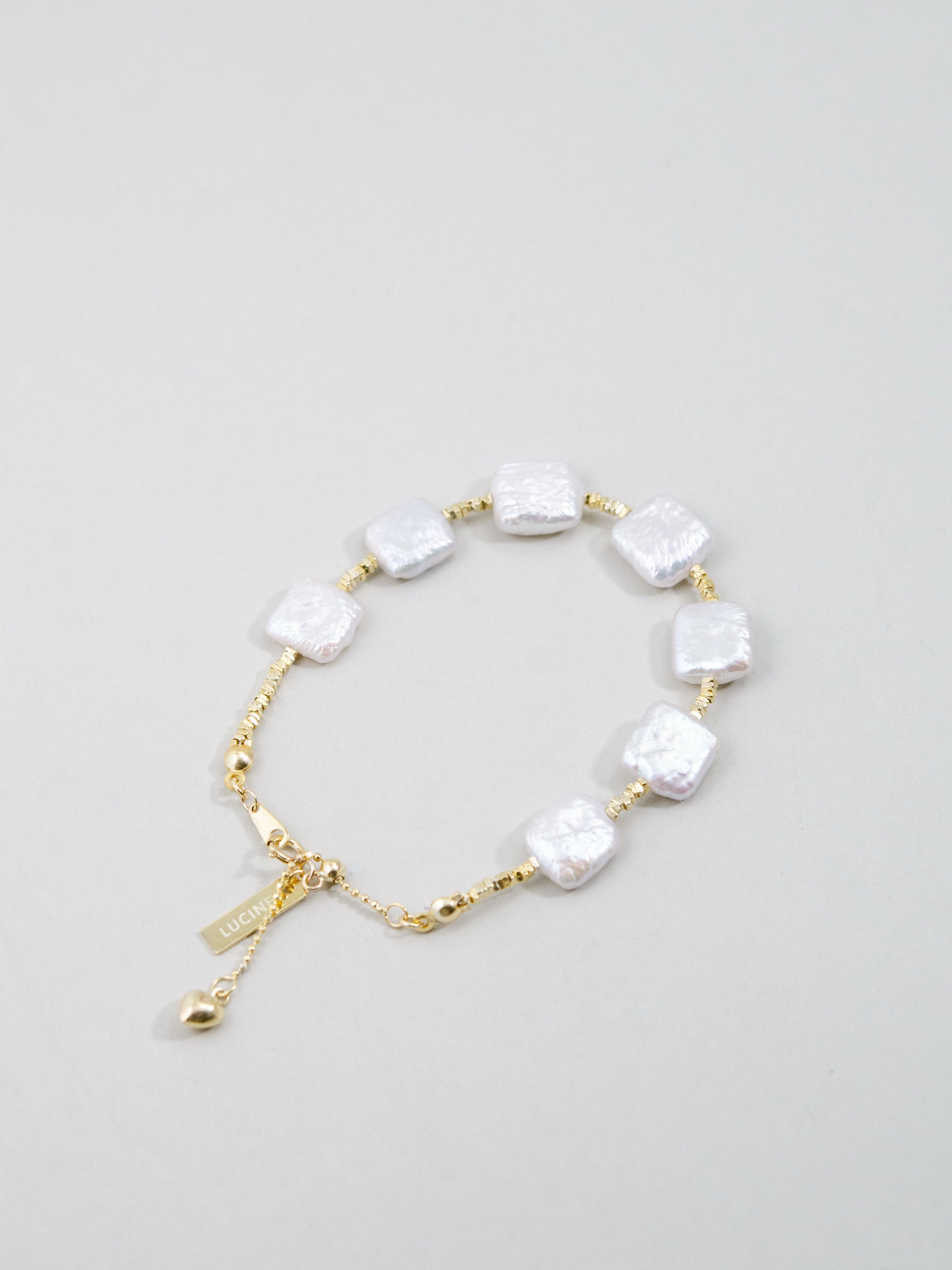 ゴールドアクセントバロックパールブレスレット