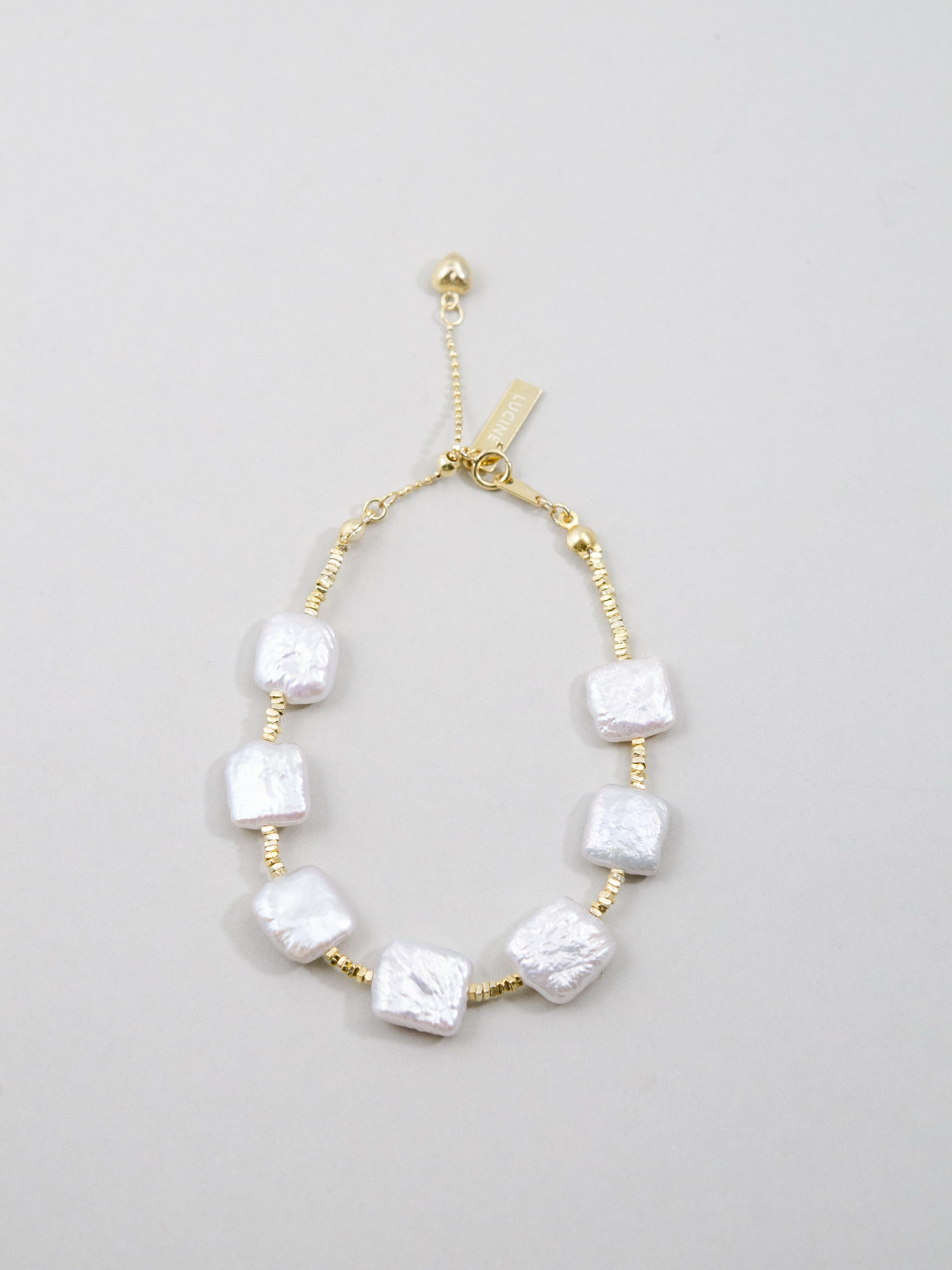 ゴールドアクセントバロックパールブレスレット