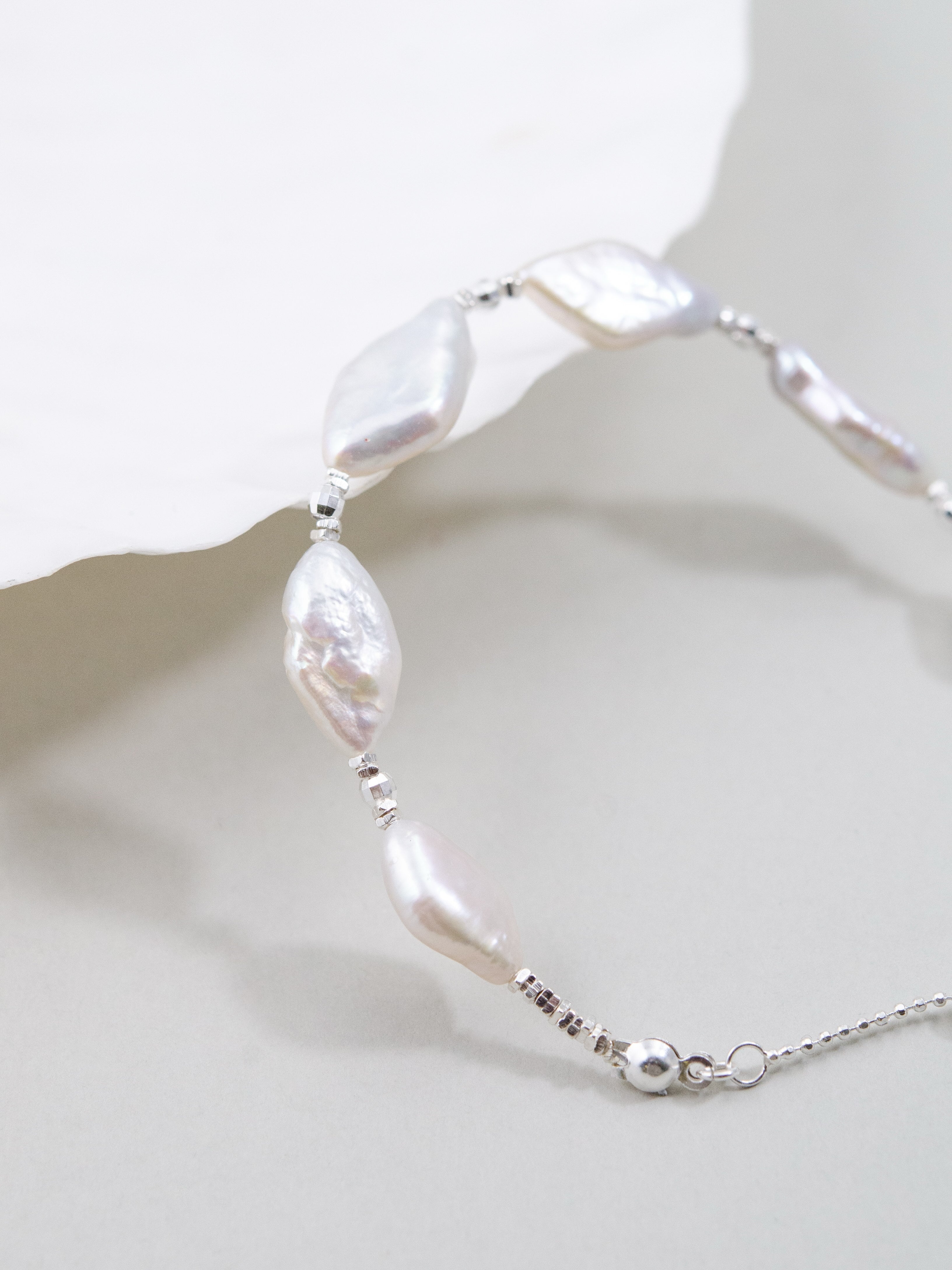 ユニークバロックパール＆シルバーチェーンブレスレット