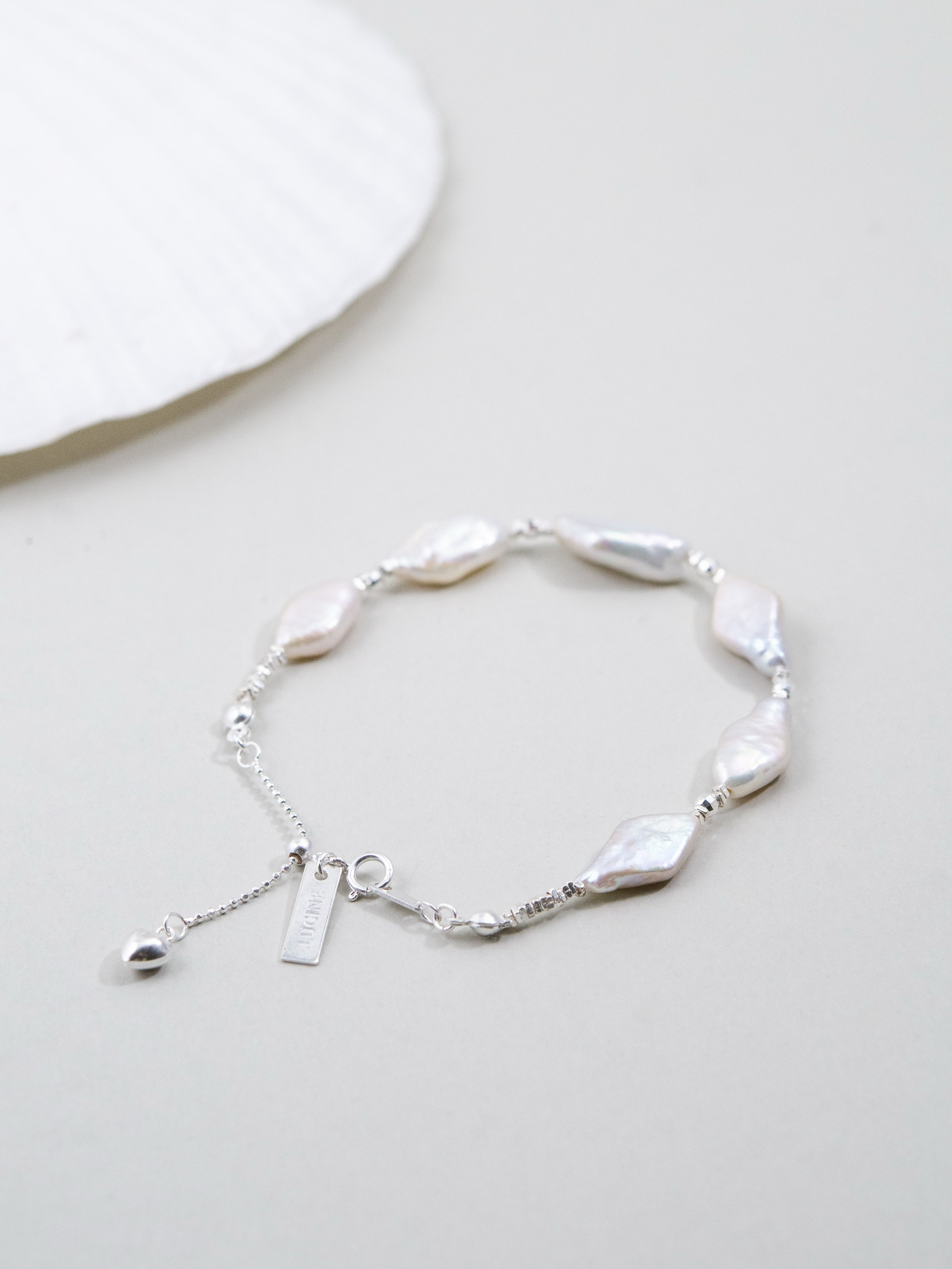 ユニークバロックパール＆シルバーチェーンブレスレット