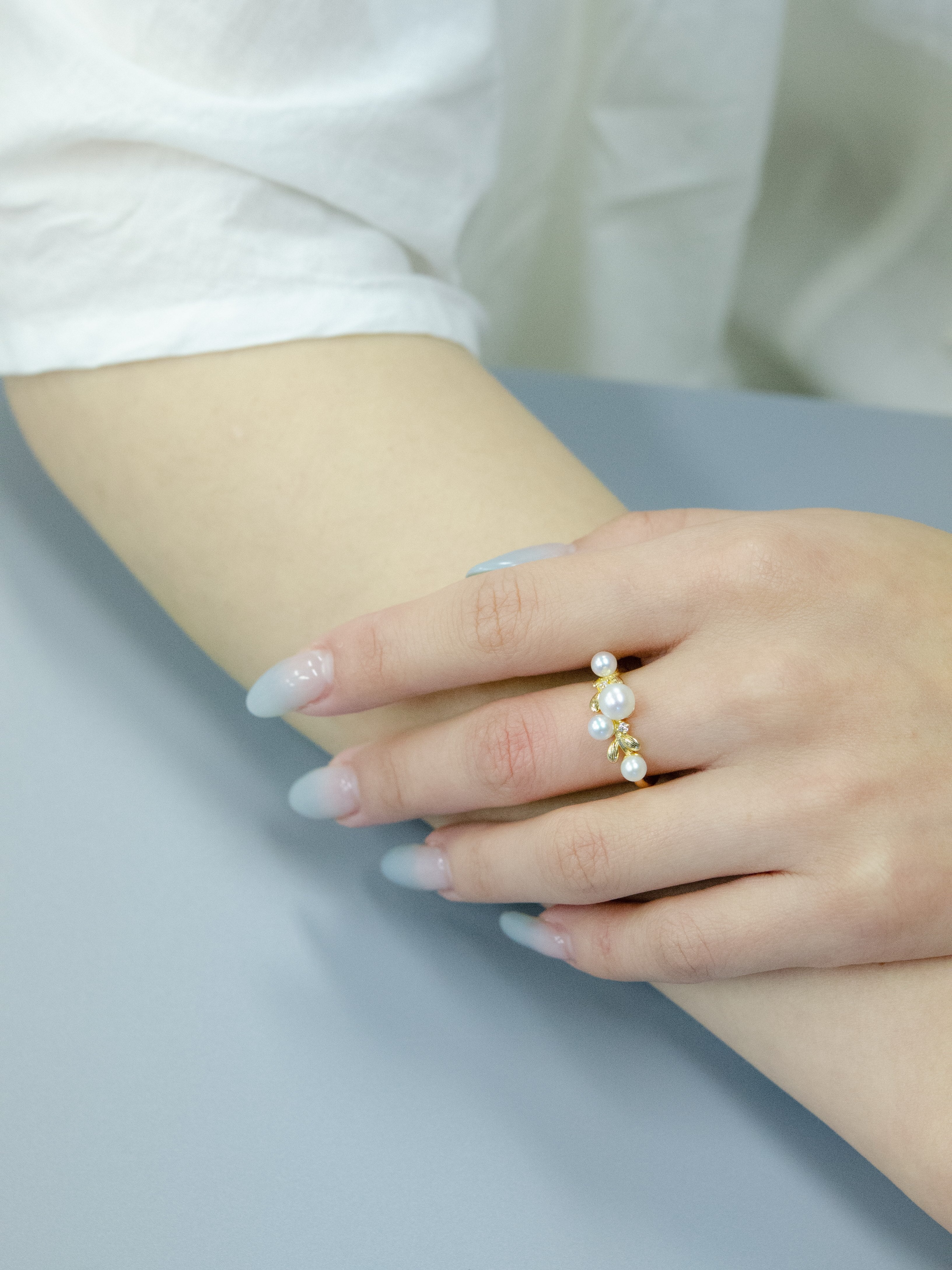 【指先に咲く実り】淡水パール & リーフのゴールドリング｜フリーサイズ・アレルギー対応