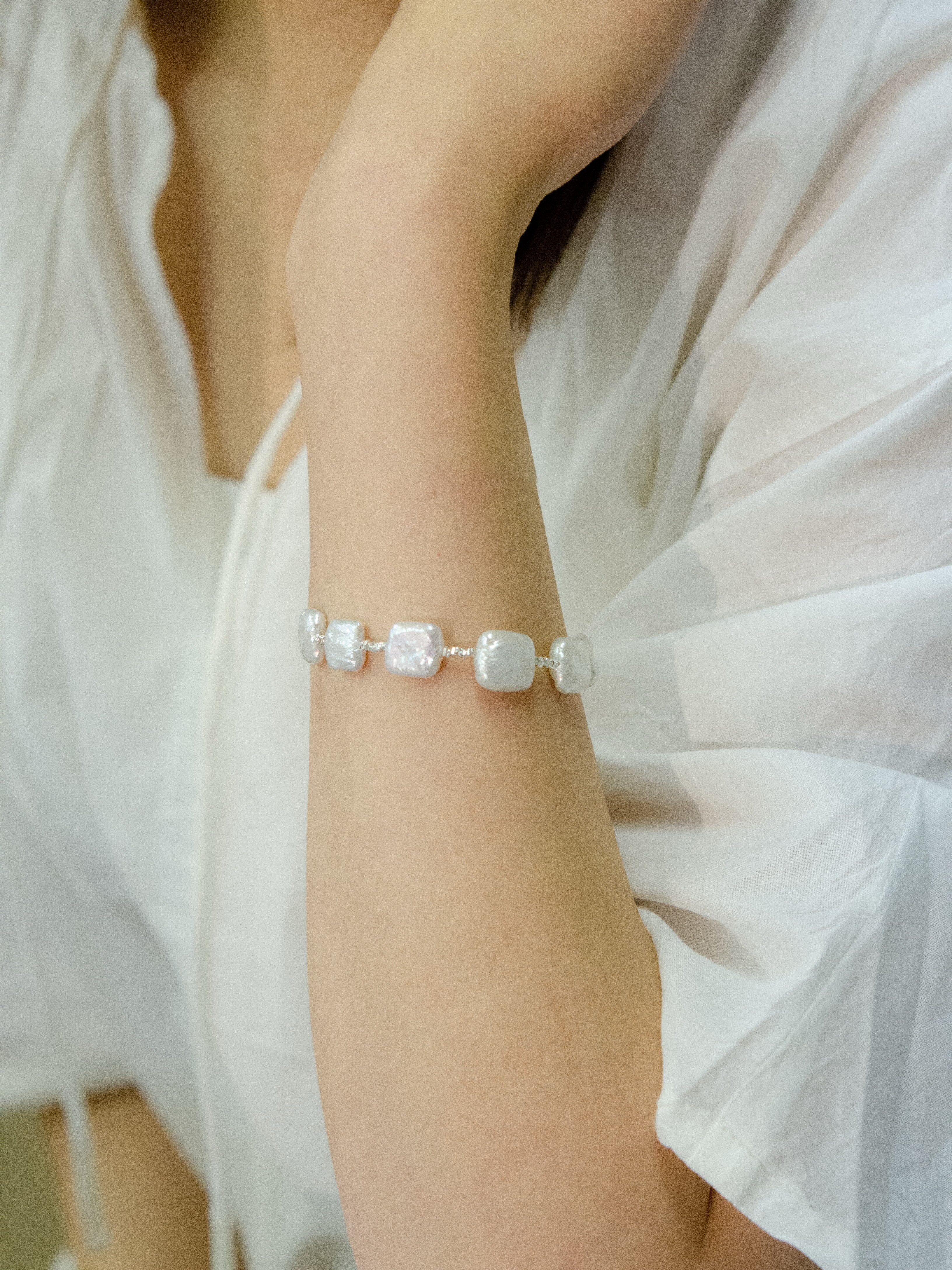 ゴールドアクセントバロックパールブレスレット